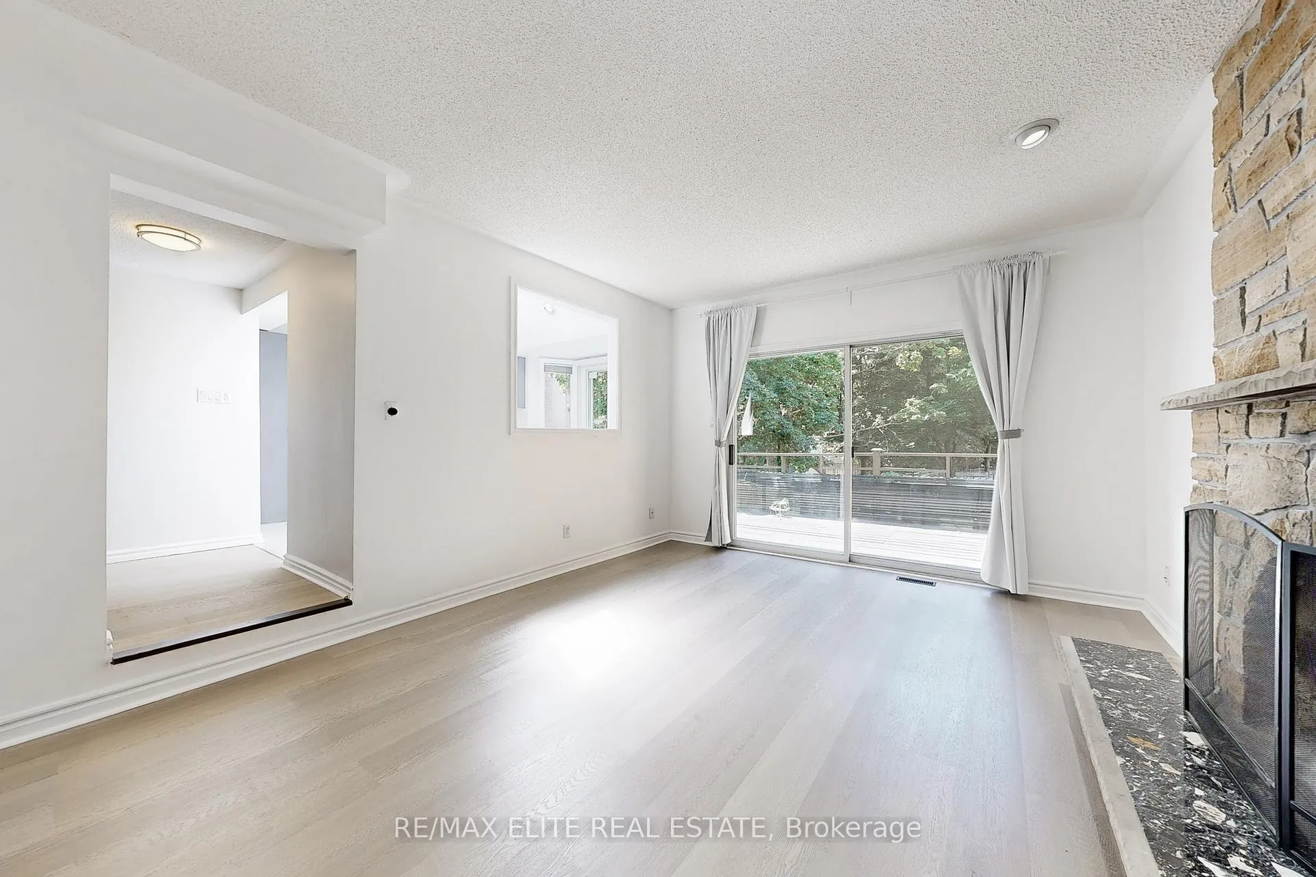 Photo 8 of 48 John Button Boulevard, Markham, Buttonville — HOMEH
