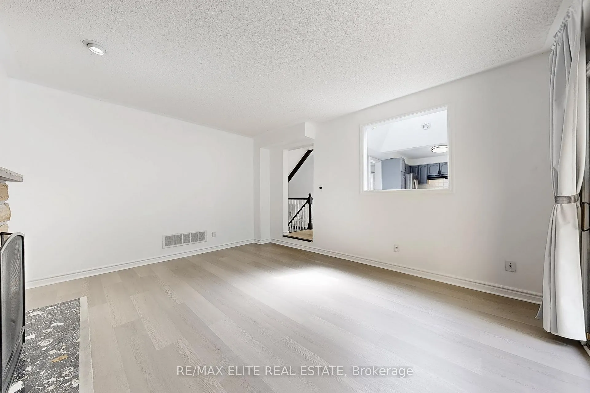 Photo 9 of 48 John Button Boulevard, Markham, Buttonville — HOMEH