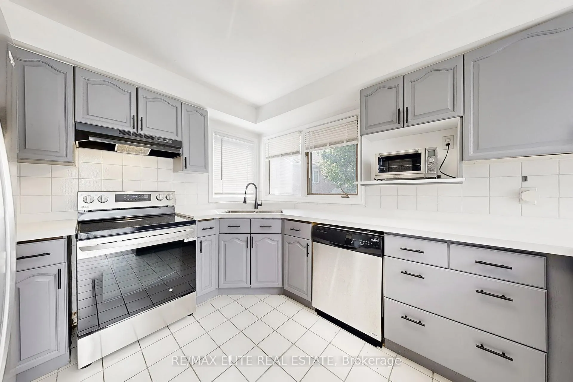 Photo 11 of 48 John Button Boulevard, Markham, Buttonville — HOMEH