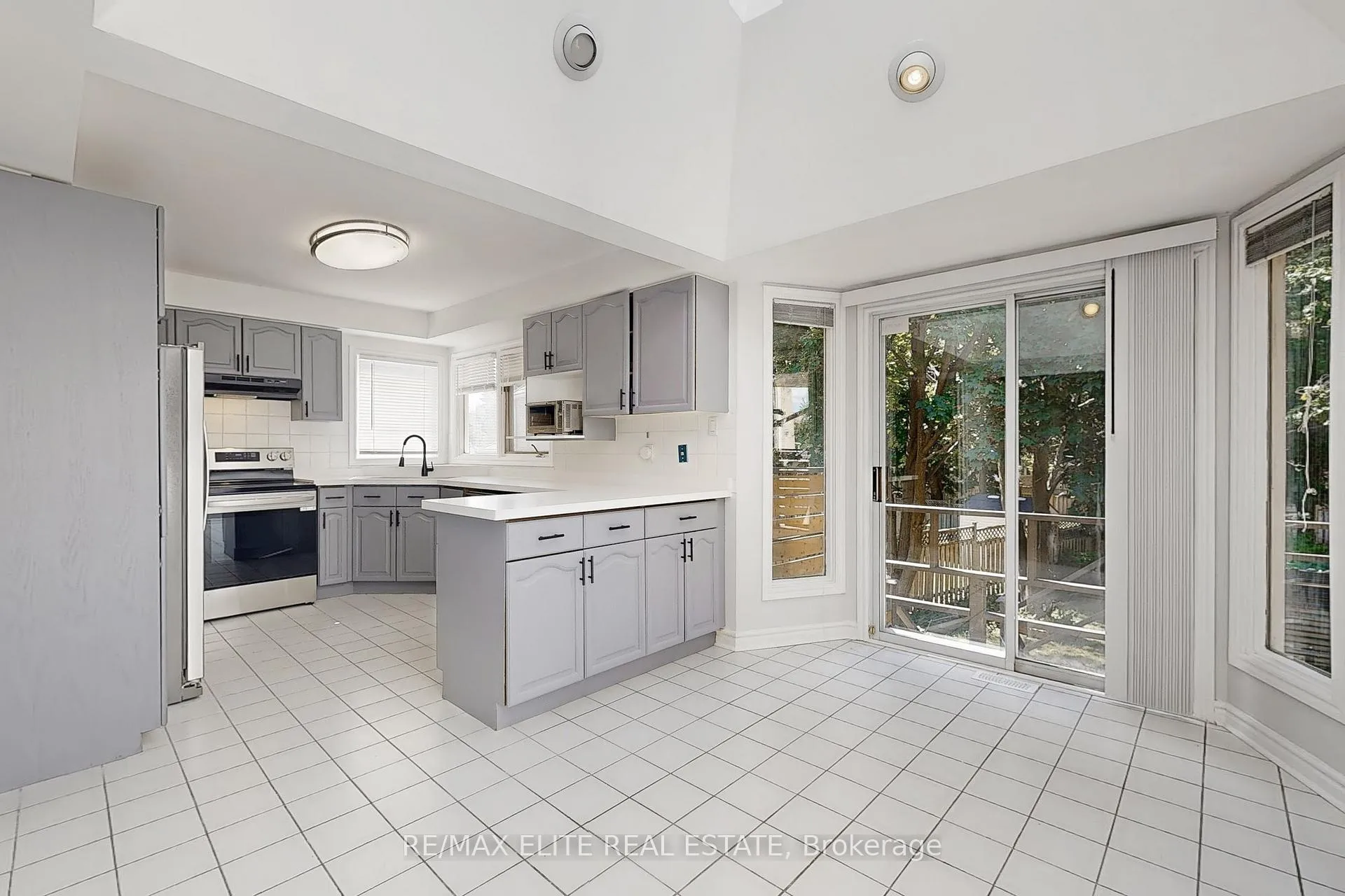 Photo 12 of 48 John Button Boulevard, Markham, Buttonville — HOMEH