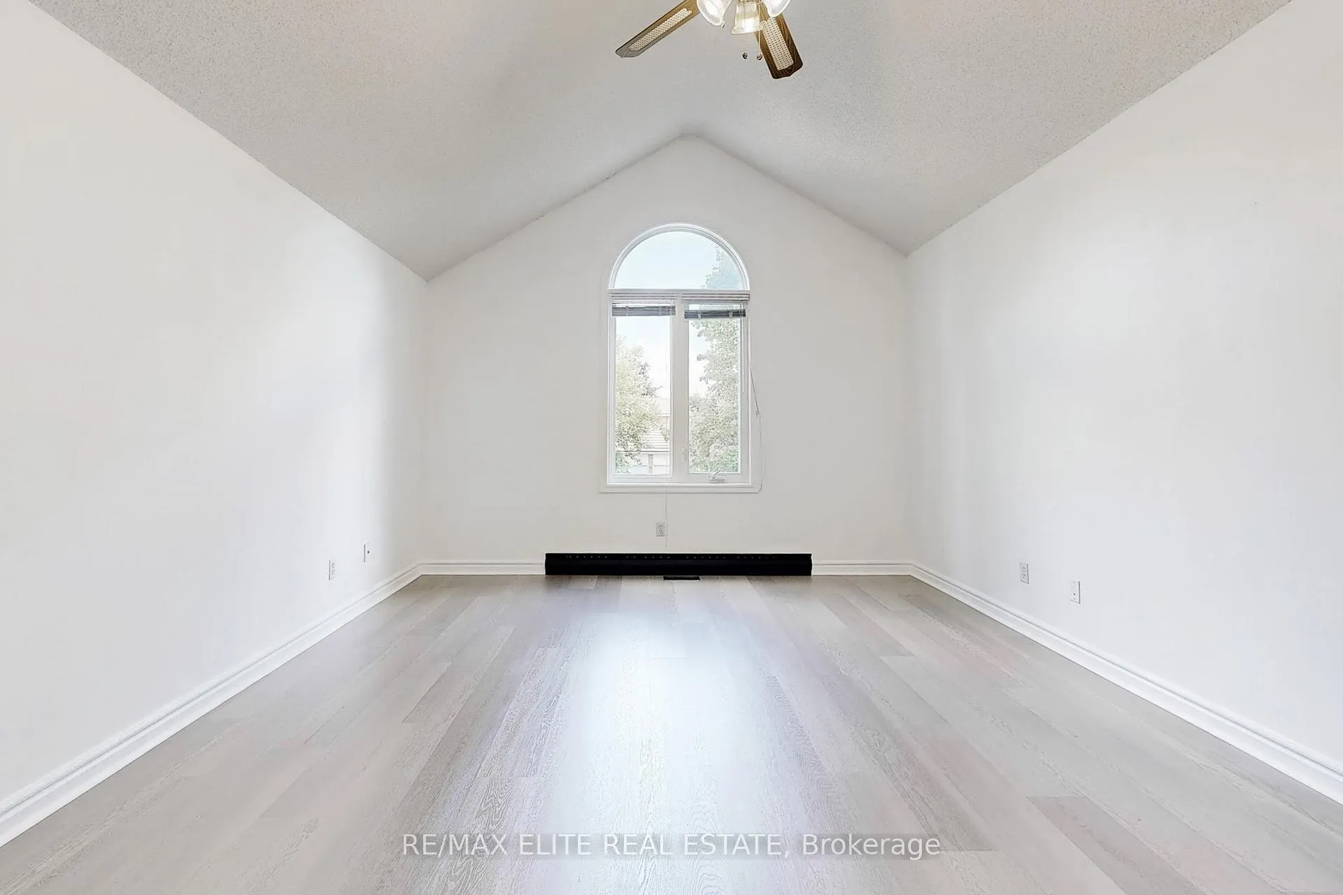 Photo 14 of 48 John Button Boulevard, Markham, Buttonville — HOMEH