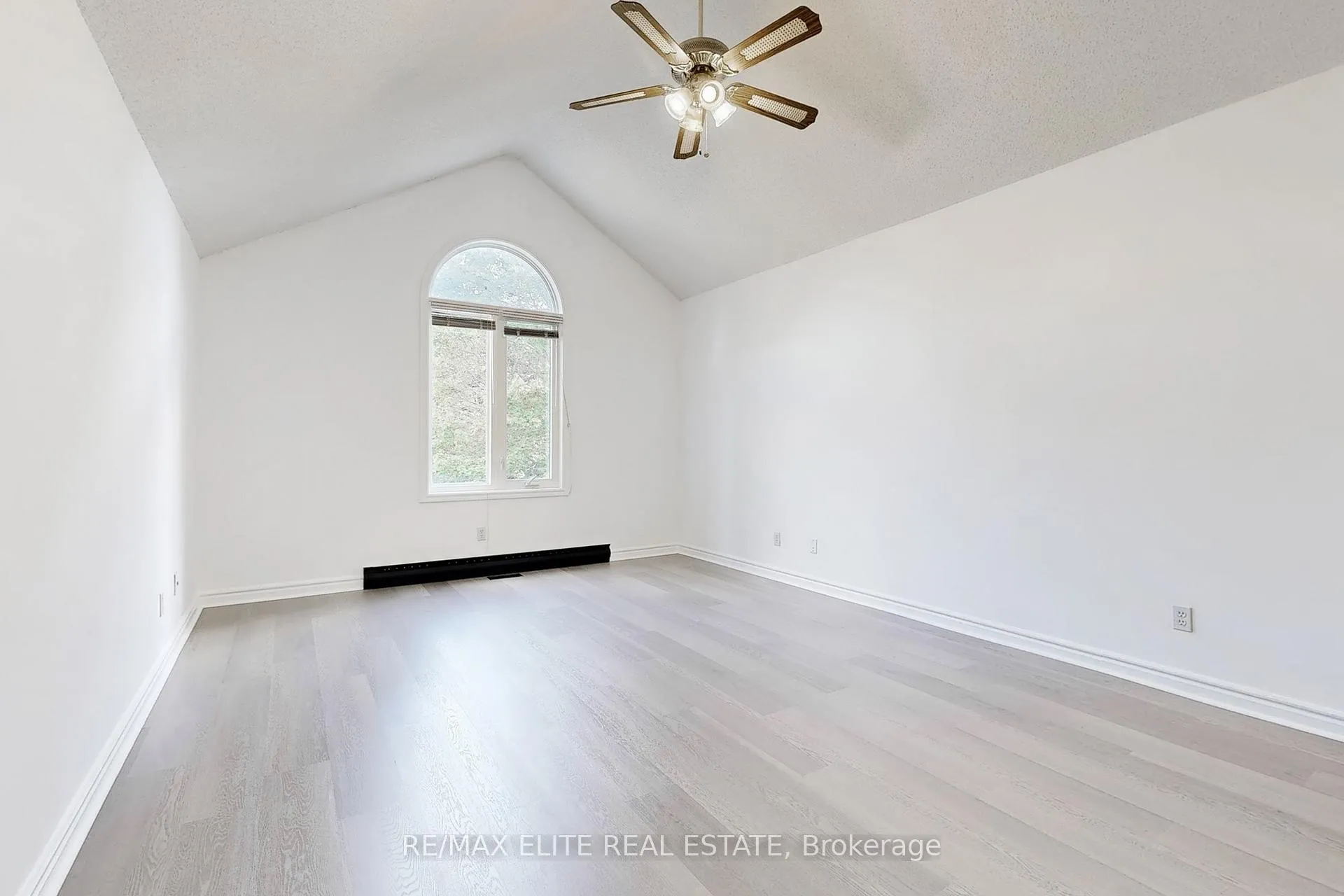 Photo 15 of 48 John Button Boulevard, Markham, Buttonville — HOMEH