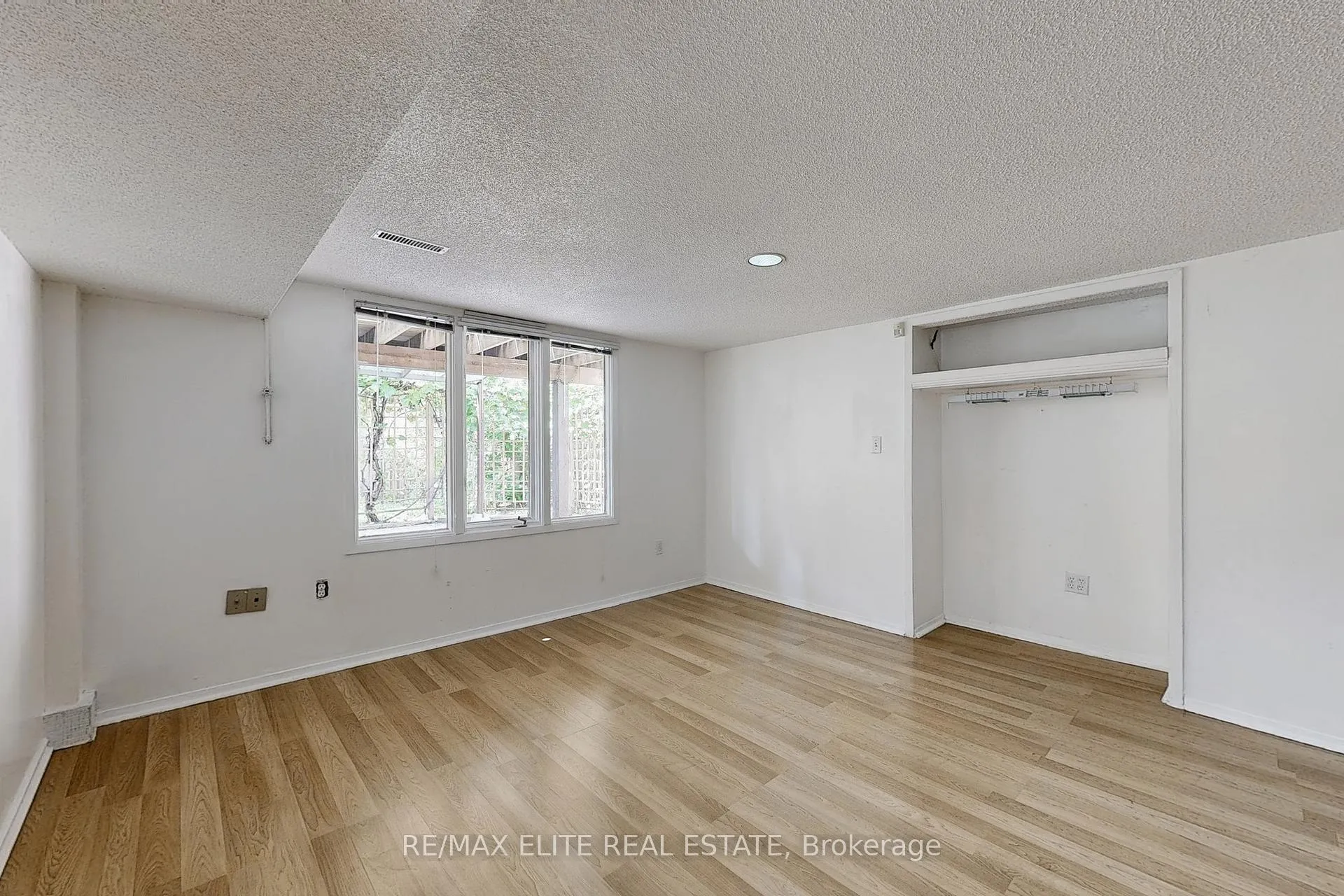 Photo 24 of 48 John Button Boulevard, Markham, Buttonville — HOMEH
