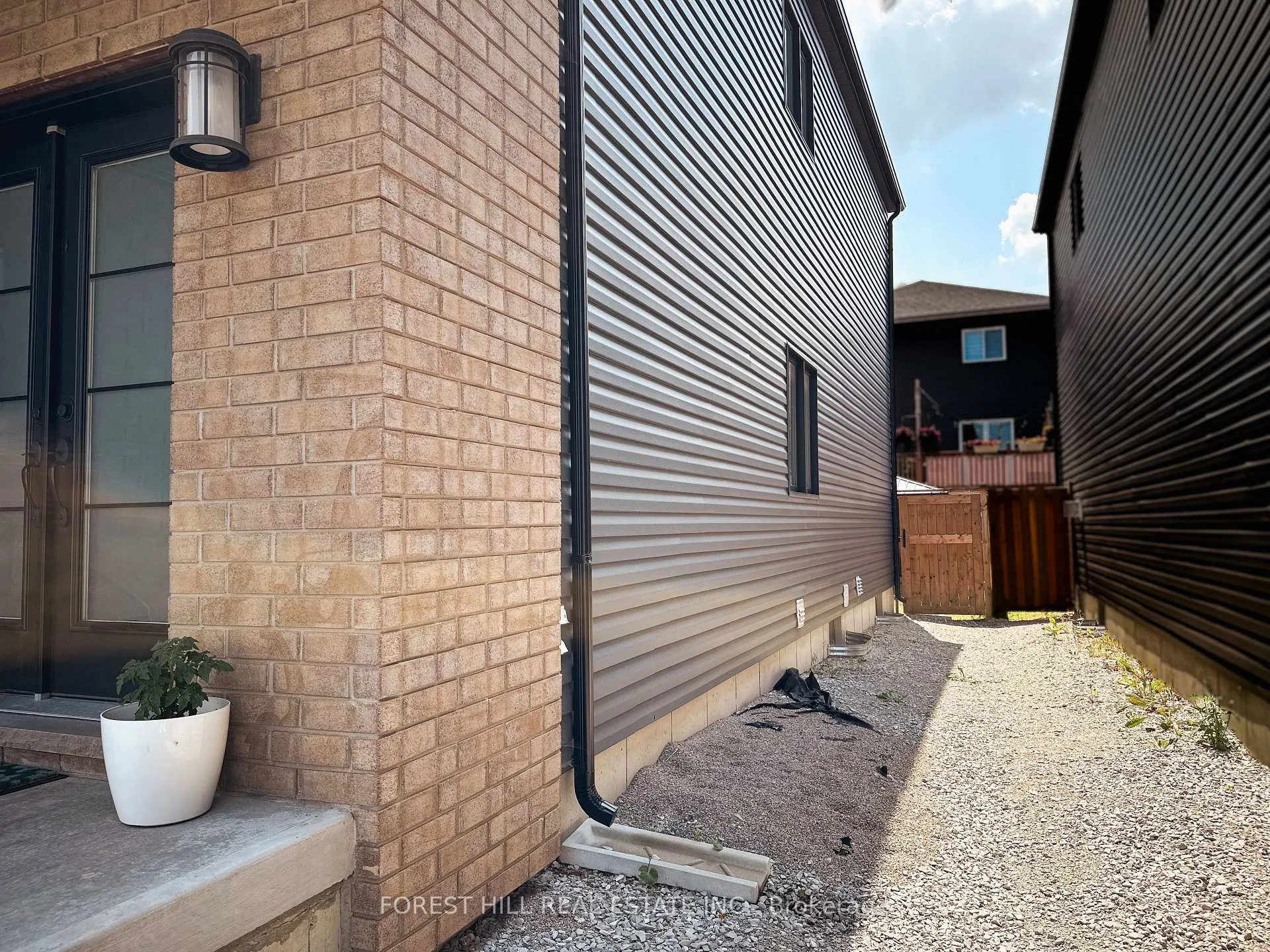 Photo 4 of 64 Mabern Street, Barrie, Rural Barrie Southwest — HOMEH