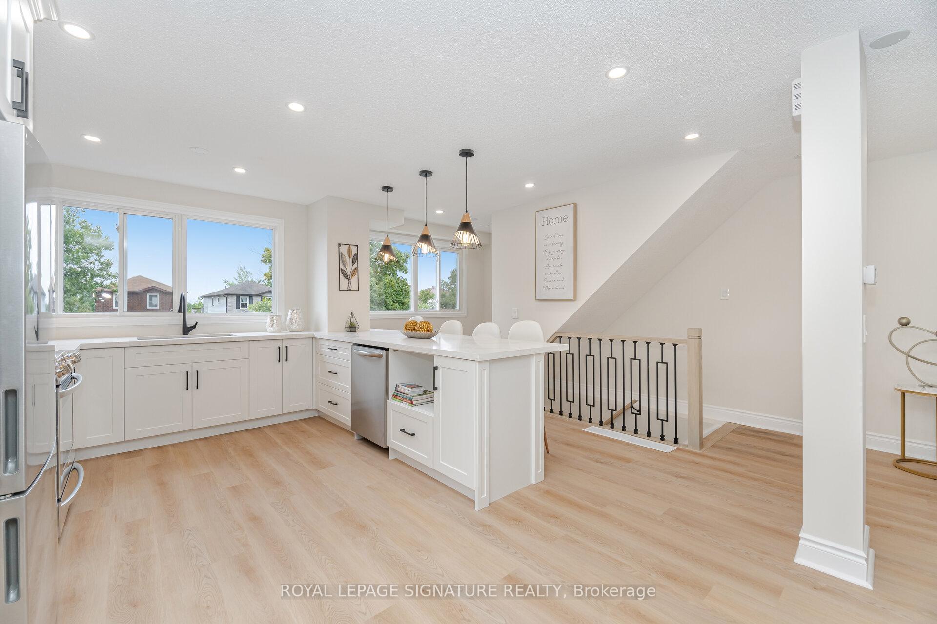 Photo 4 of 12 Browning Trail, Barrie, Letitia Heights — HOMEH