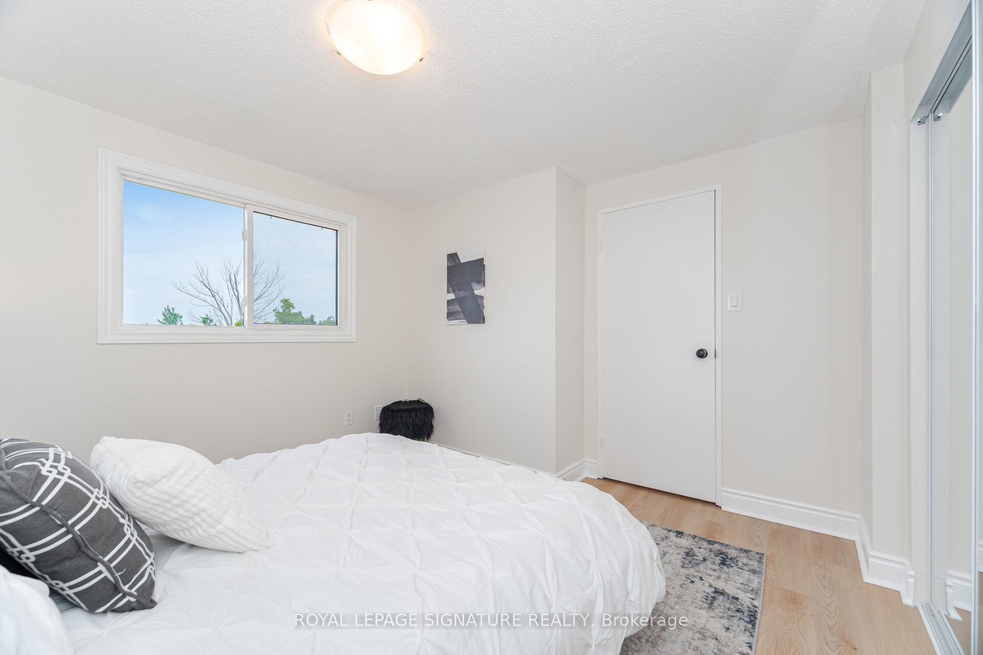 Photo 13 of 12 Browning Trail, Barrie, Letitia Heights — HOMEH
