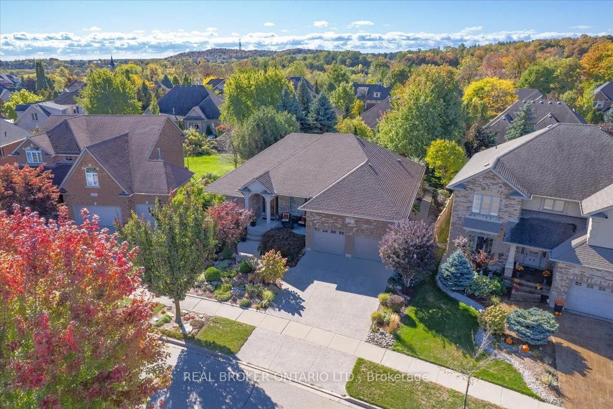 Photo 2 of 392 Deer Ridge Drive, Kitchener — HOMEH