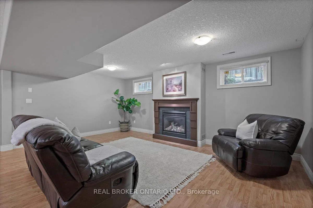 Photo 30 of 392 Deer Ridge Drive, Kitchener — HOMEH