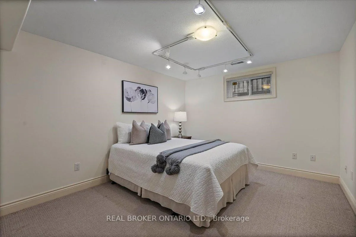 Photo 32 of 392 Deer Ridge Drive, Kitchener — HOMEH