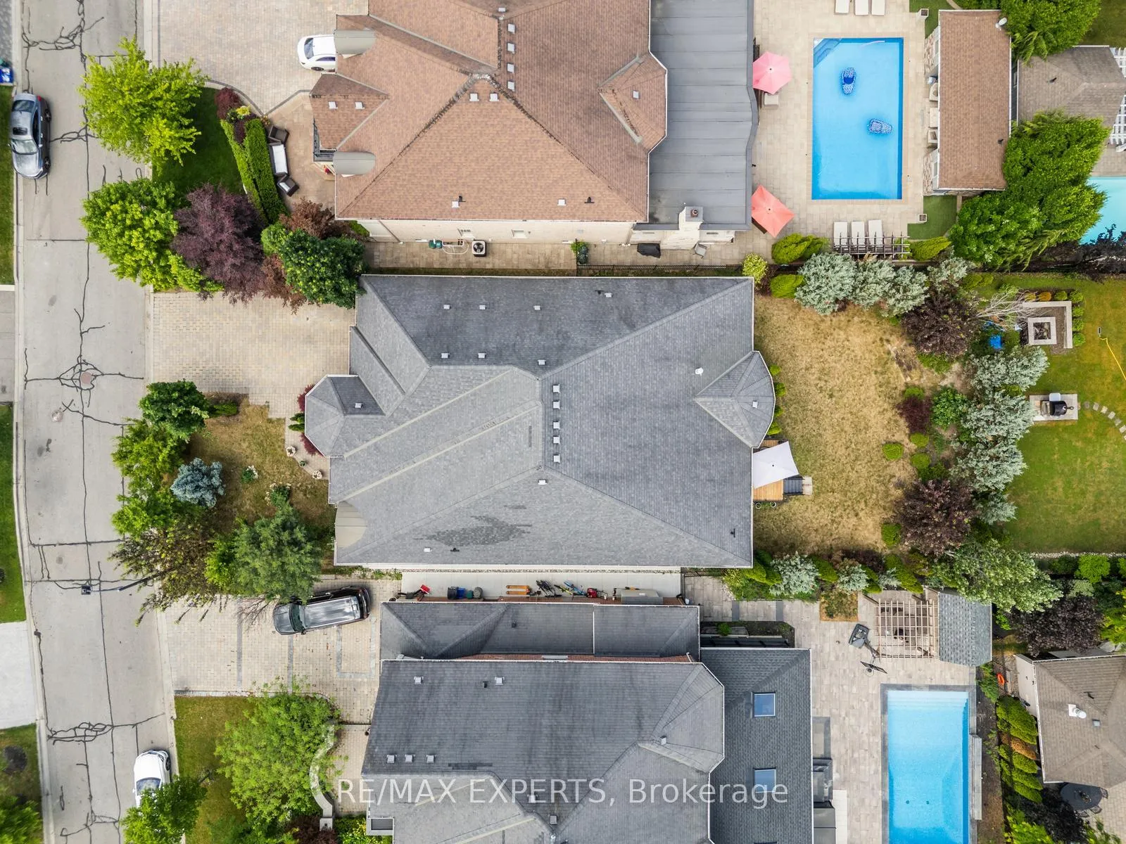 Photo 2 of 21 Rainbow's End, Vaughan, Kleinburg — HOMEH
