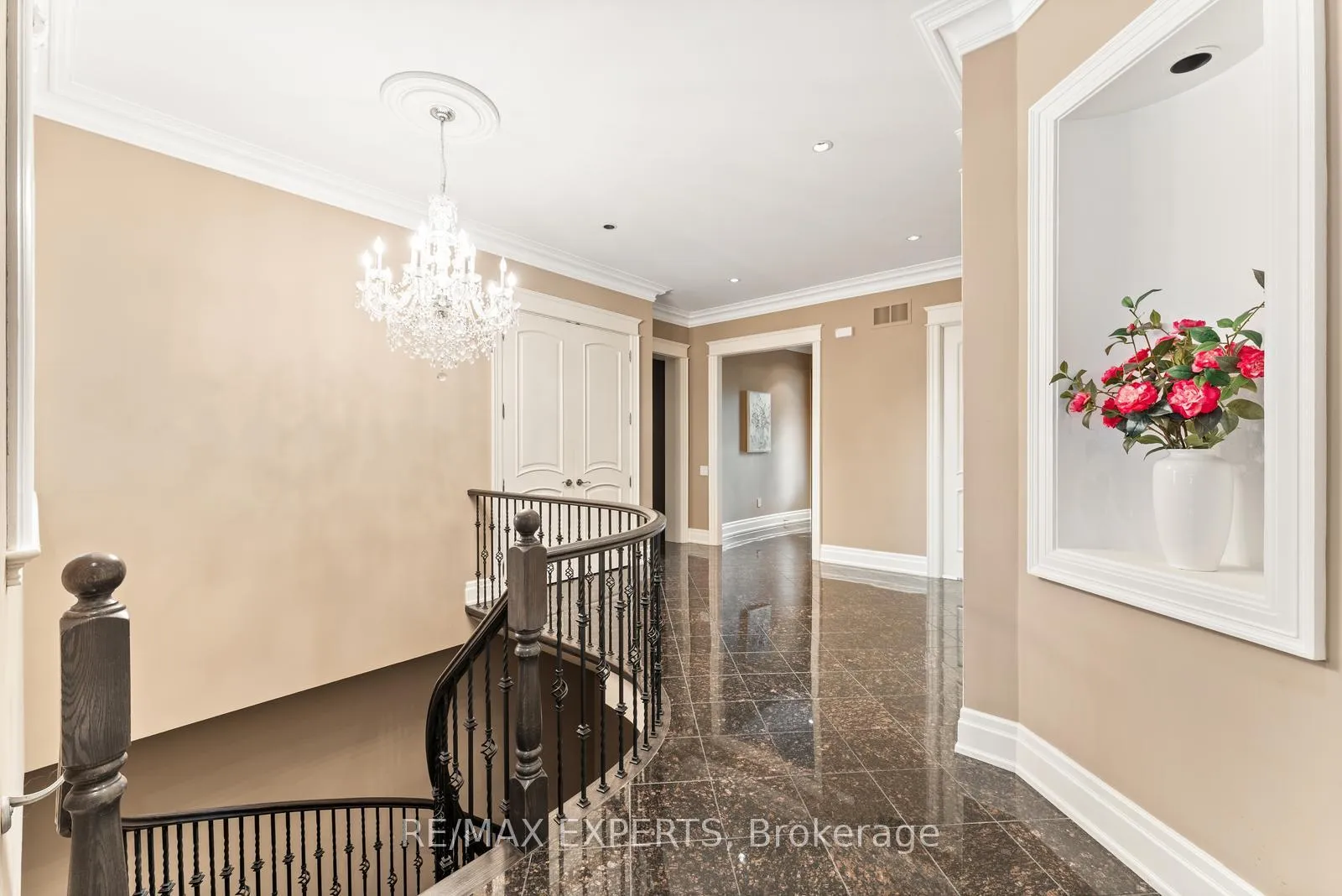 Photo 7 of 21 Rainbow's End, Vaughan, Kleinburg — HOMEH
