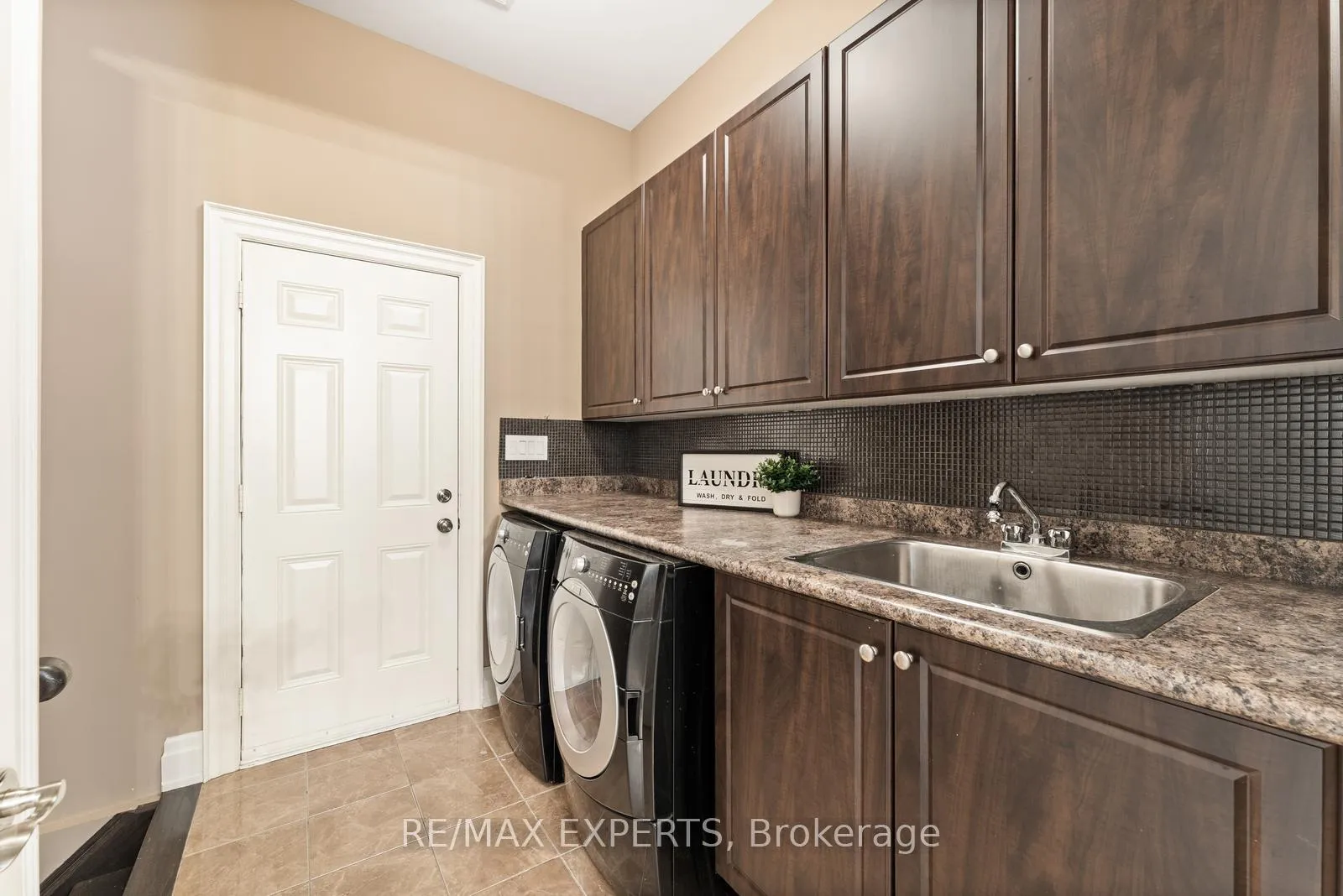 Photo 35 of 21 Rainbow's End, Vaughan, Kleinburg — HOMEH