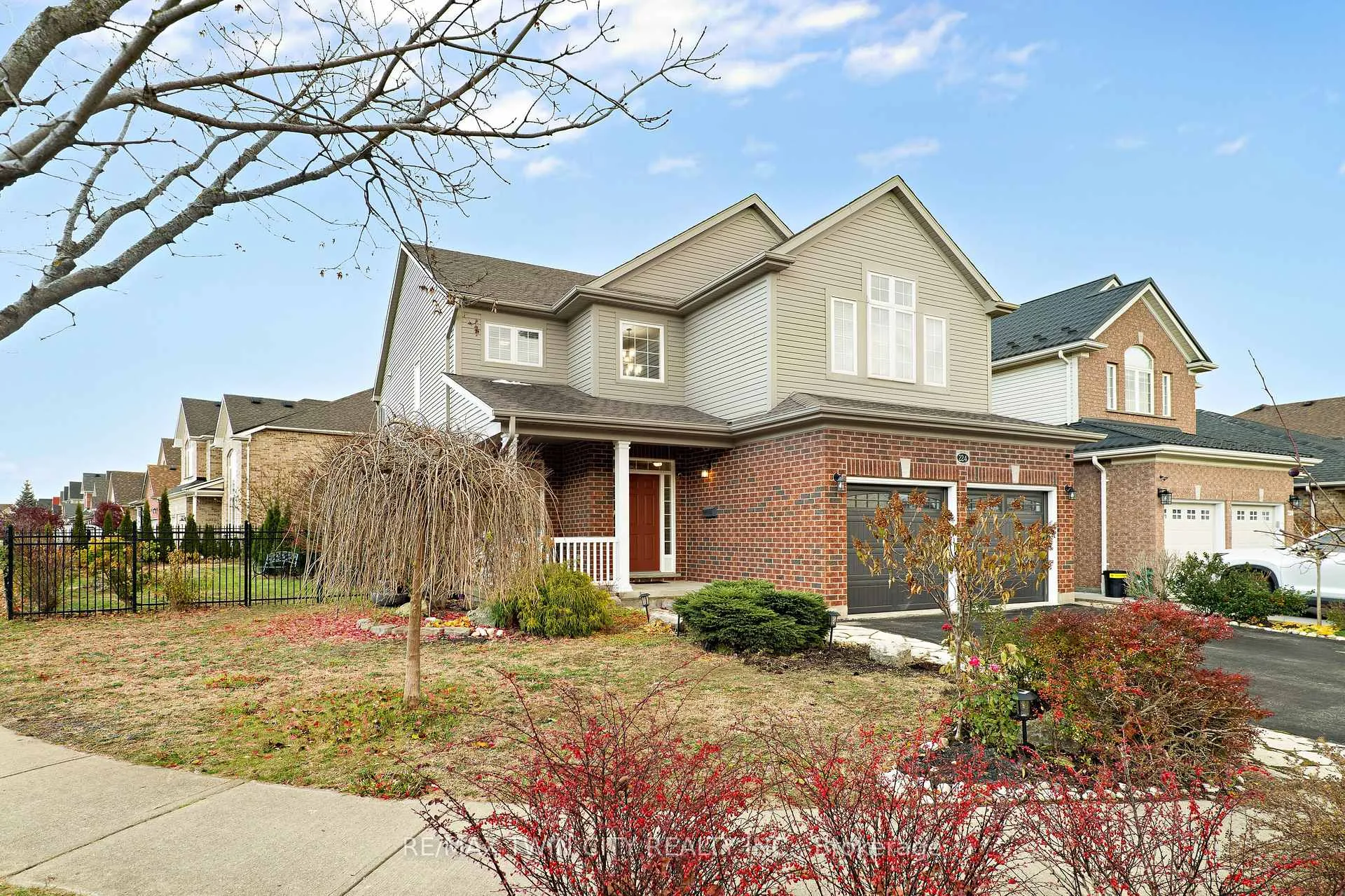 Photo 2 of 224 Ridgemere Court, Kitchener — HOMEH
