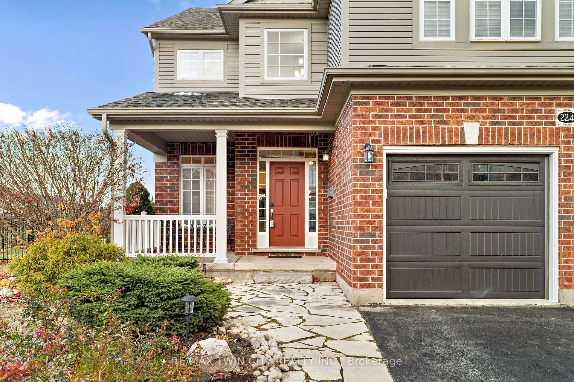 Photo 3 of 224 Ridgemere Court, Kitchener — HOMEH