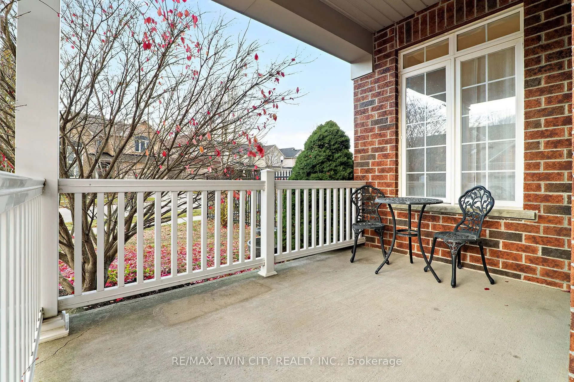 Photo 4 of 224 Ridgemere Court, Kitchener — HOMEH