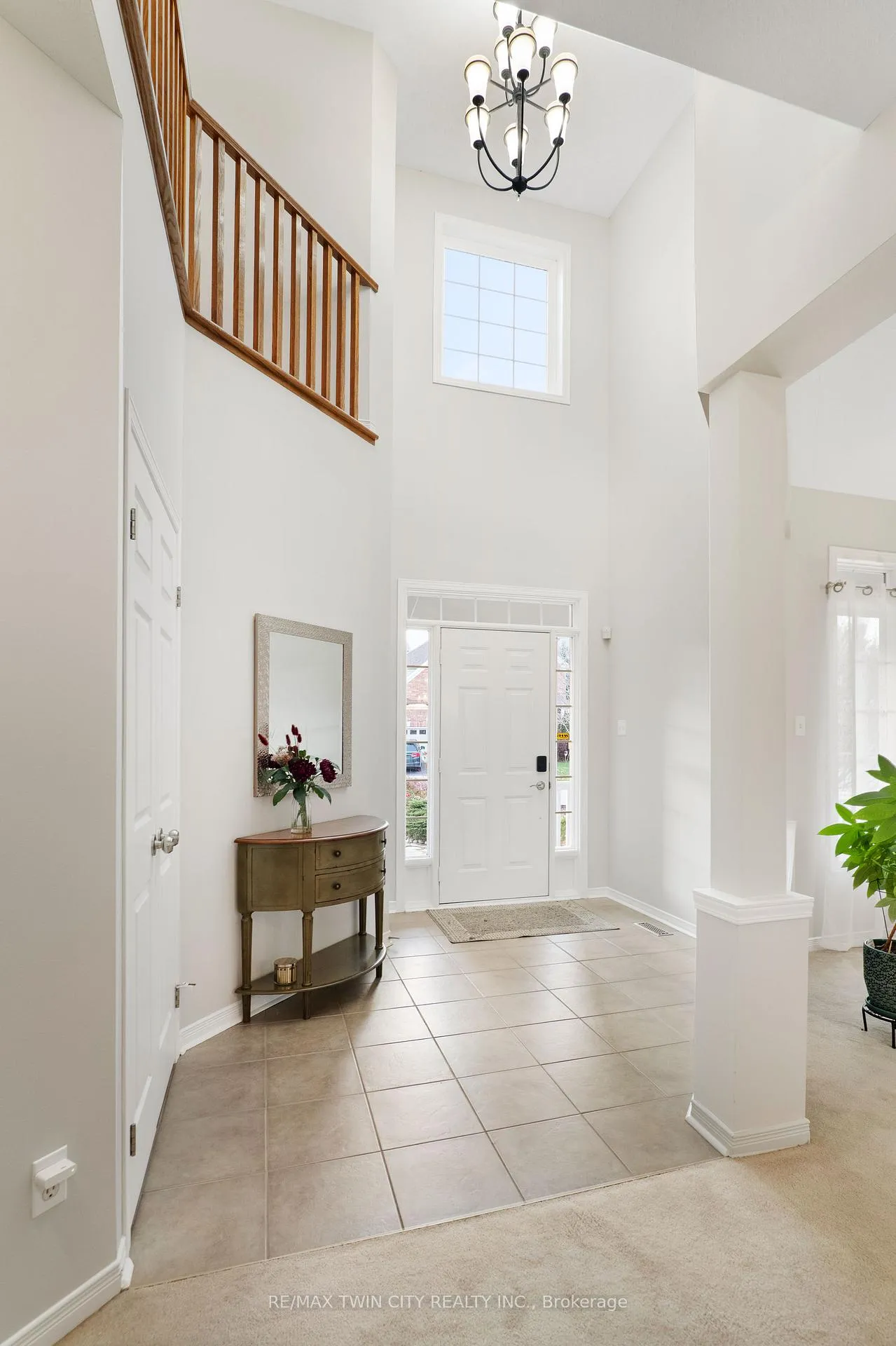 Photo 5 of 224 Ridgemere Court, Kitchener — HOMEH