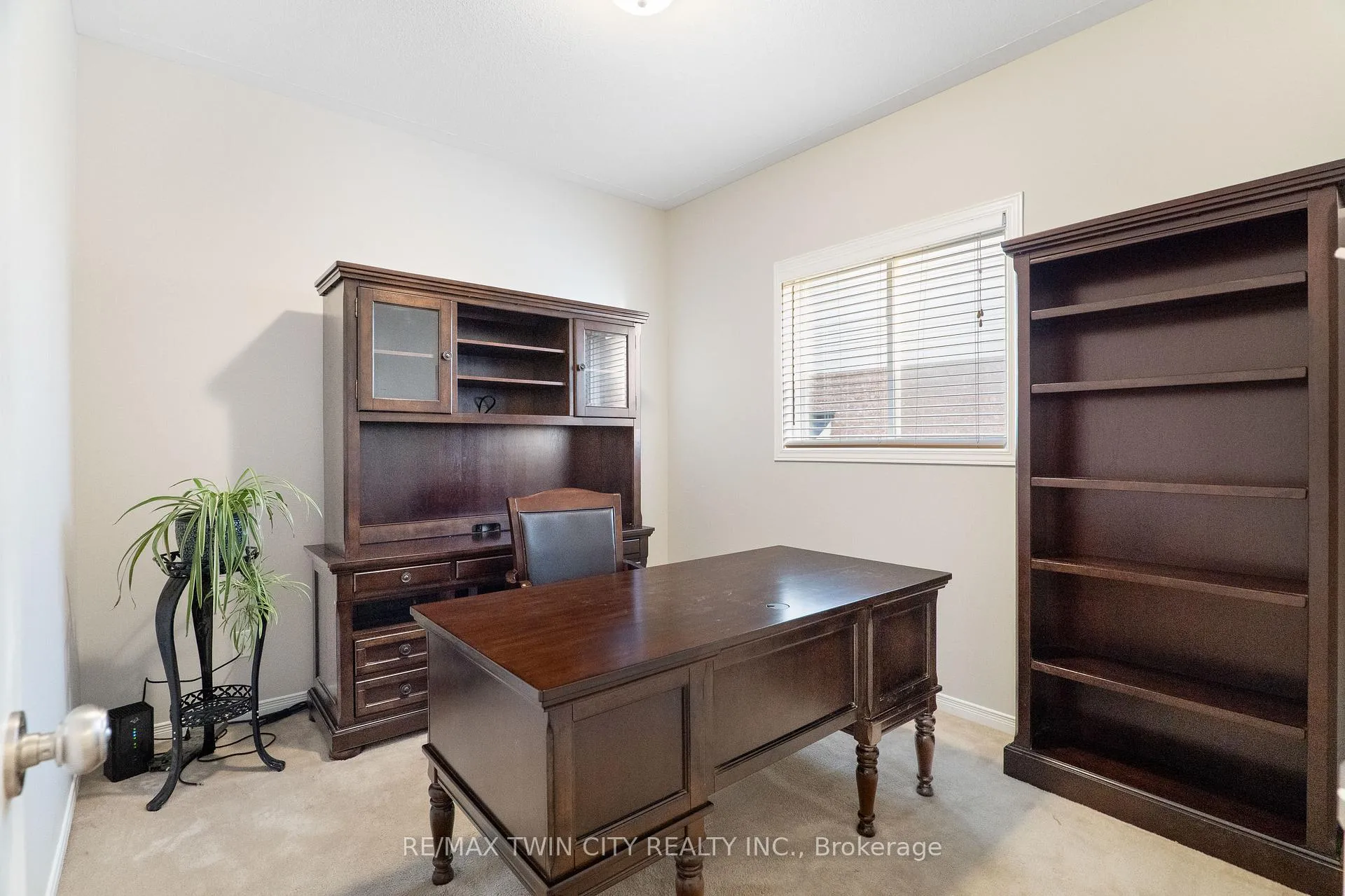 Photo 9 of 224 Ridgemere Court, Kitchener — HOMEH
