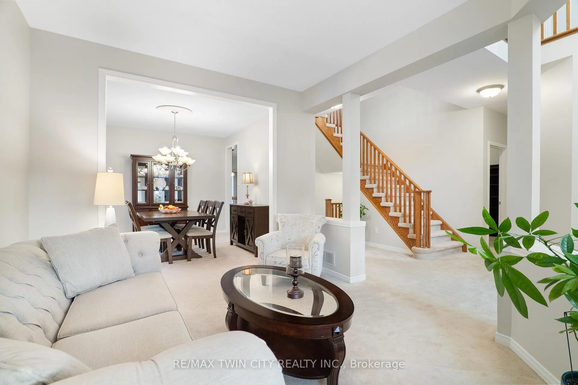 Photo 13 of 224 Ridgemere Court, Kitchener — HOMEH