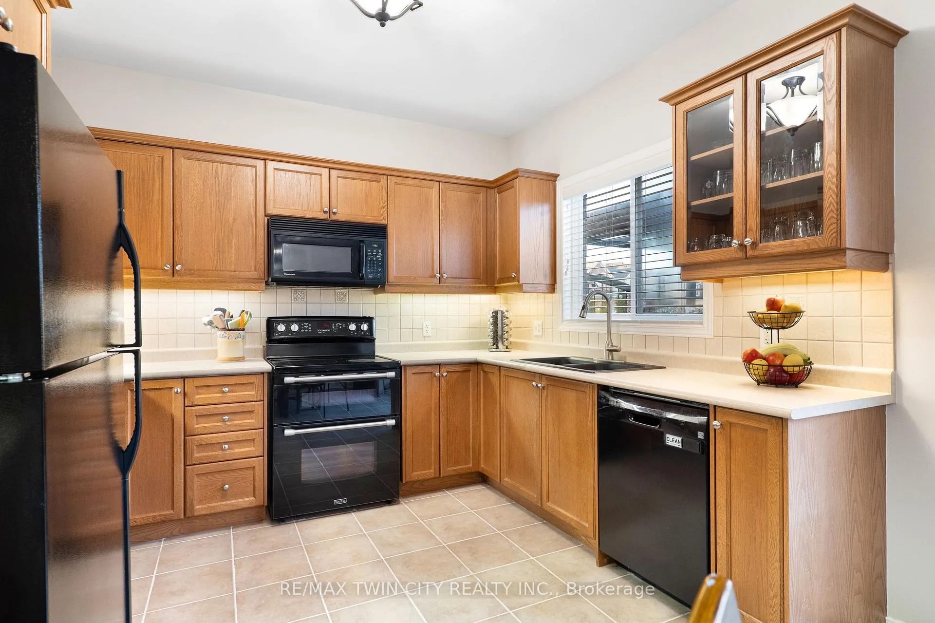 Photo 21 of 224 Ridgemere Court, Kitchener — HOMEH
