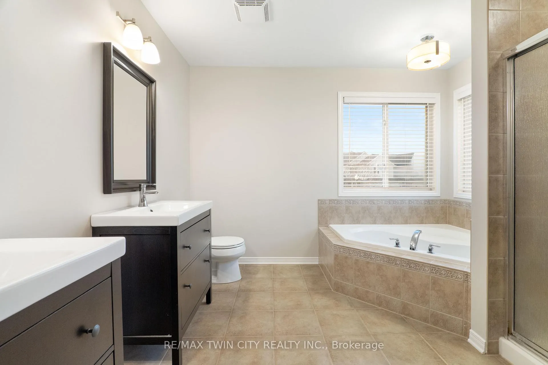 Photo 31 of 224 Ridgemere Court, Kitchener — HOMEH