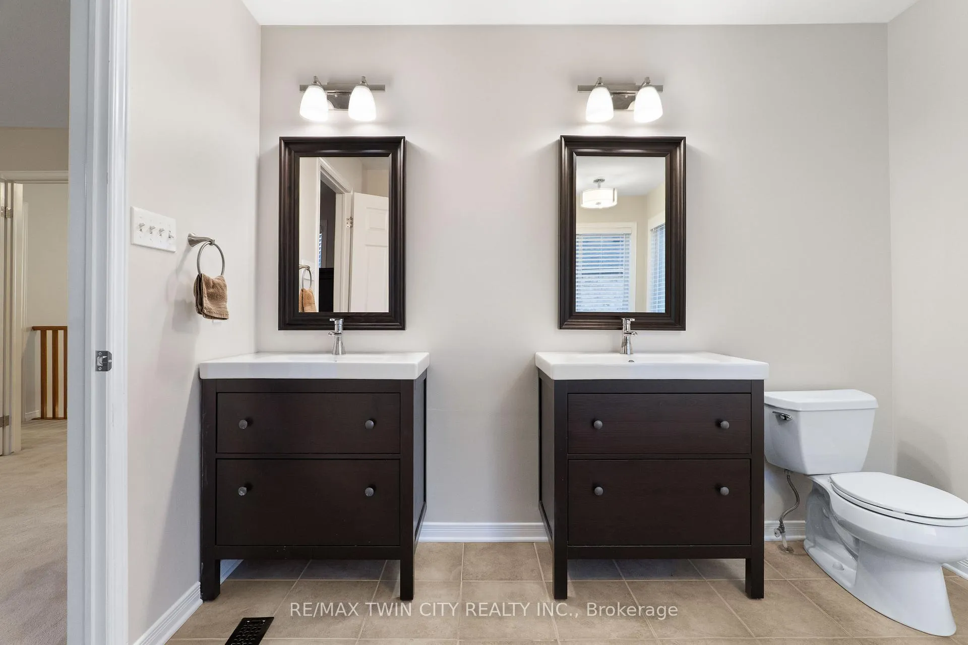 Photo 32 of 224 Ridgemere Court, Kitchener — HOMEH