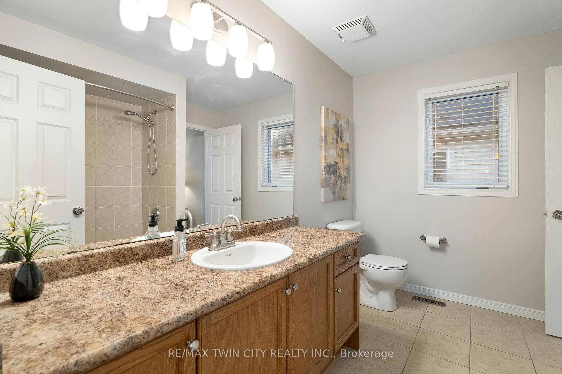 Photo 35 of 224 Ridgemere Court, Kitchener — HOMEH