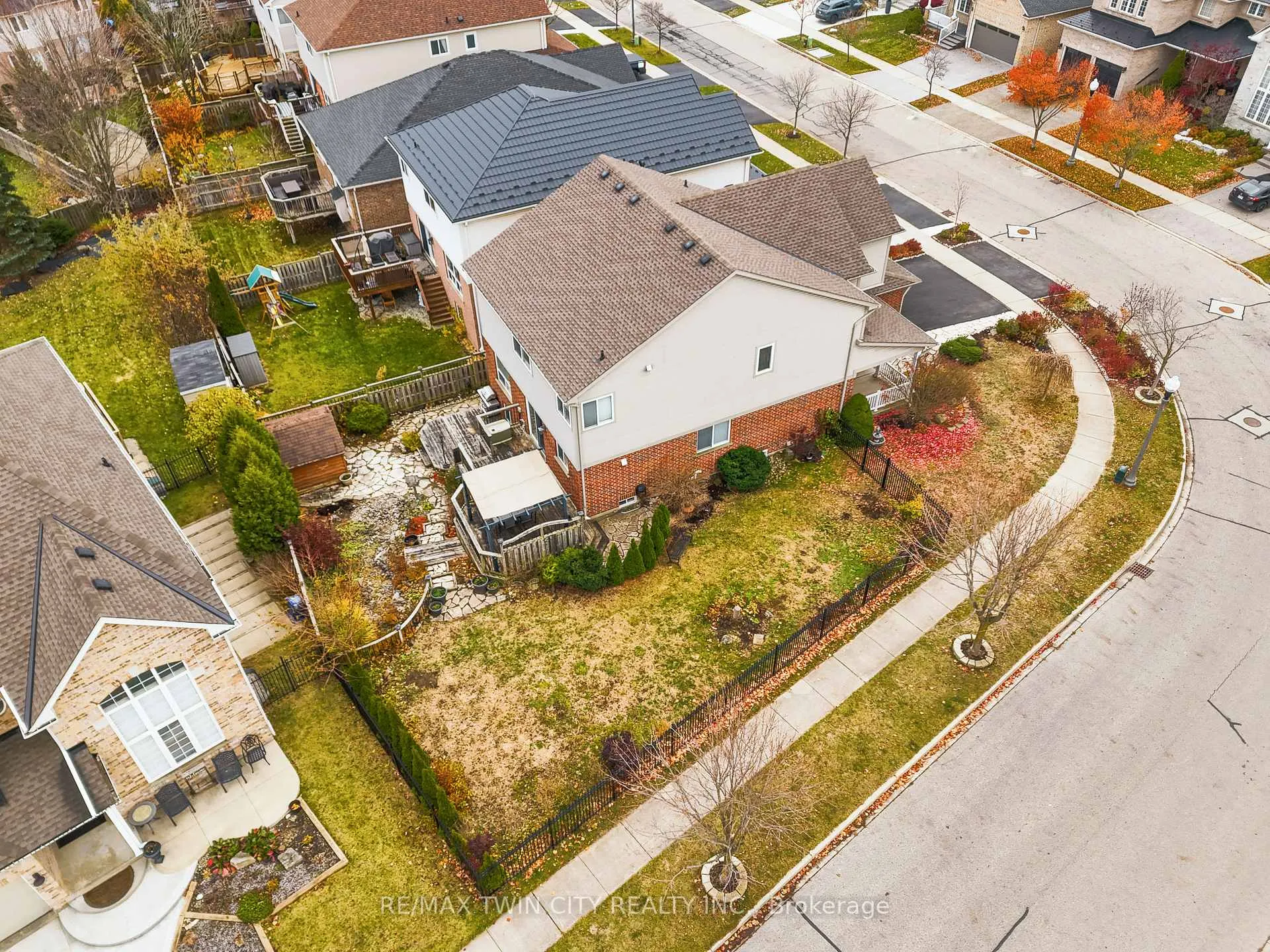 Photo 47 of 224 Ridgemere Court, Kitchener — HOMEH