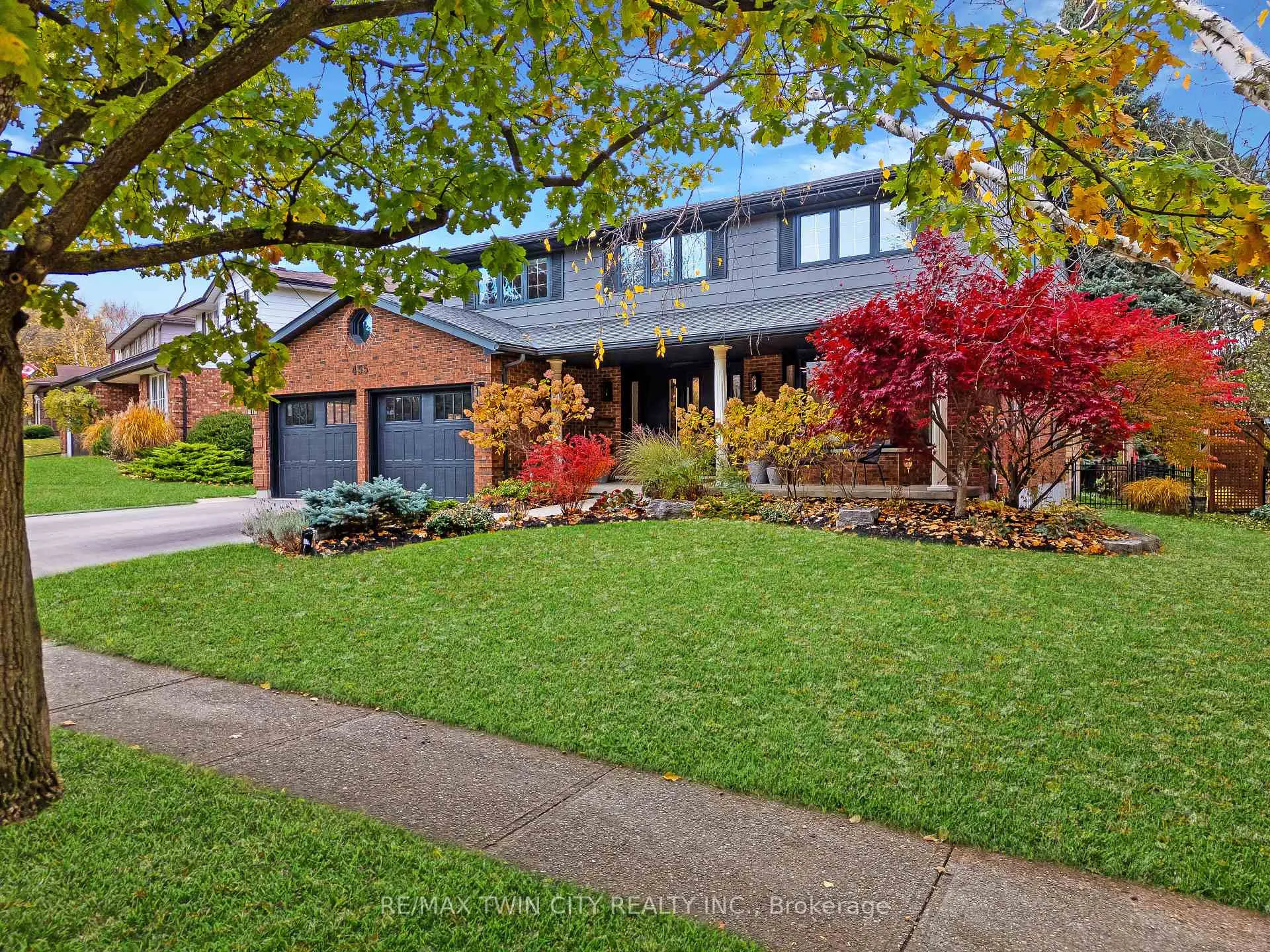 Photo 2 of 455 Winchester Drive, Waterloo — HOMEH