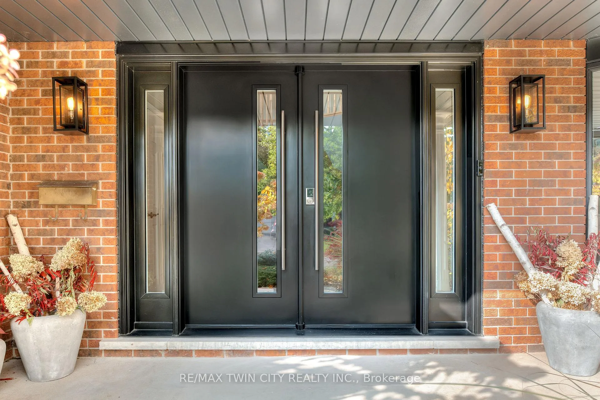 Photo 3 of 455 Winchester Drive, Waterloo — HOMEH