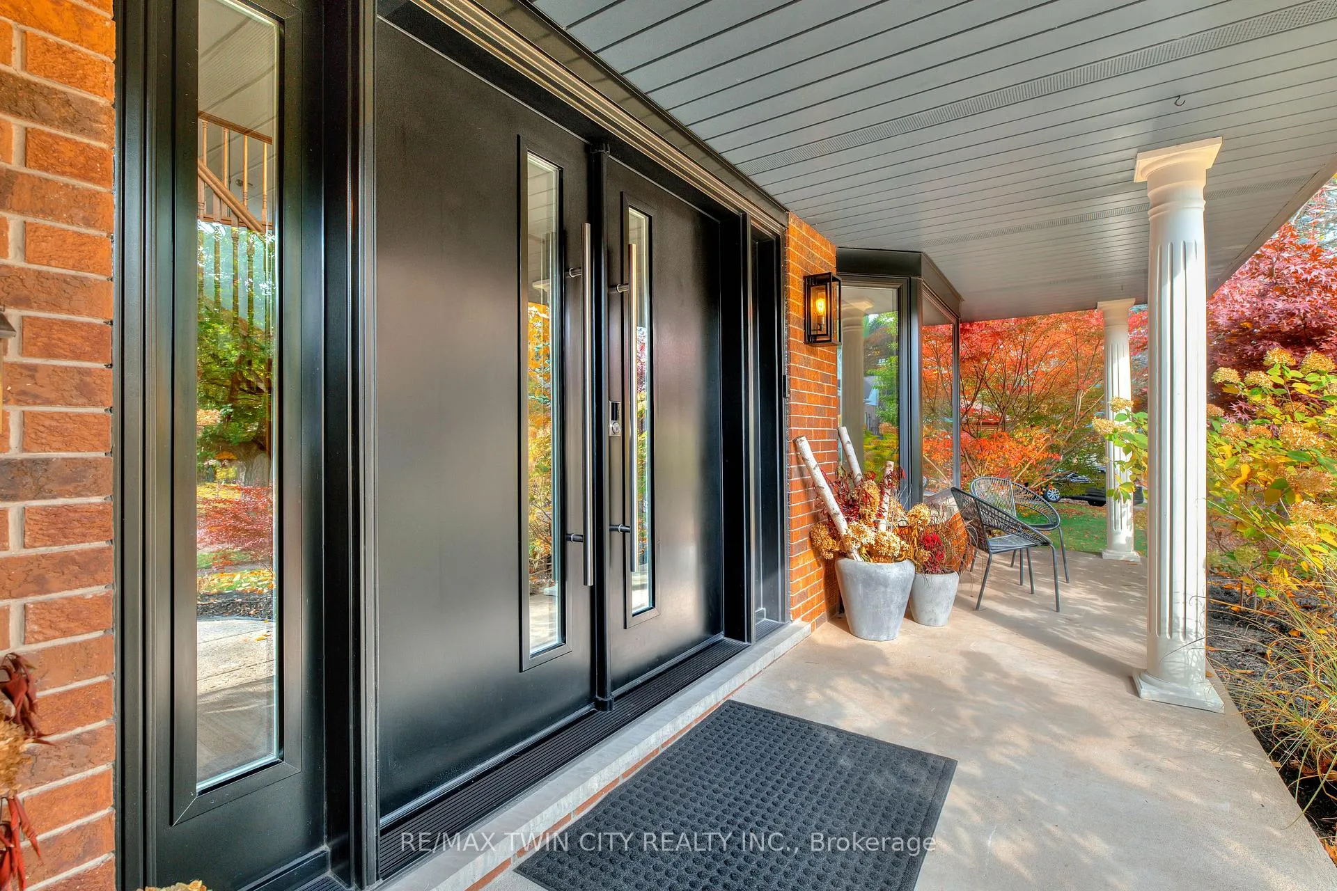Photo 4 of 455 Winchester Drive, Waterloo — HOMEH