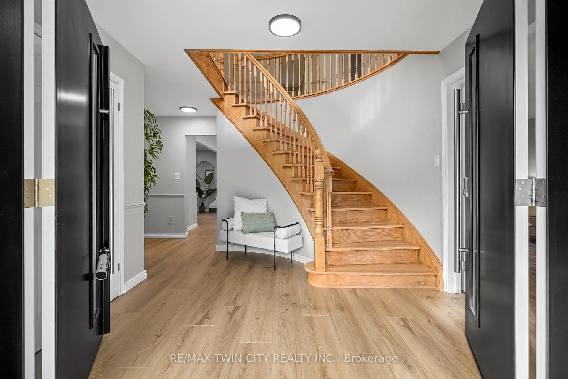 Photo 5 of 455 Winchester Drive, Waterloo — HOMEH