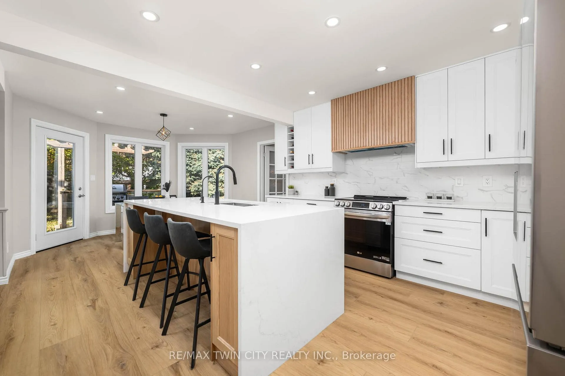 Photo 10 of 455 Winchester Drive, Waterloo — HOMEH