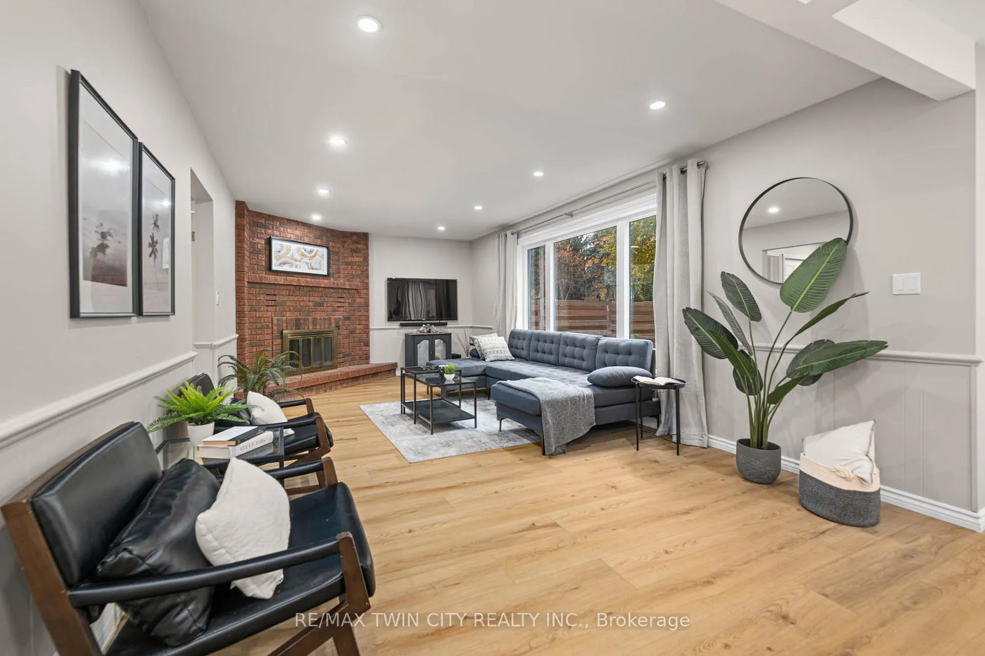 Photo 13 of 455 Winchester Drive, Waterloo — HOMEH
