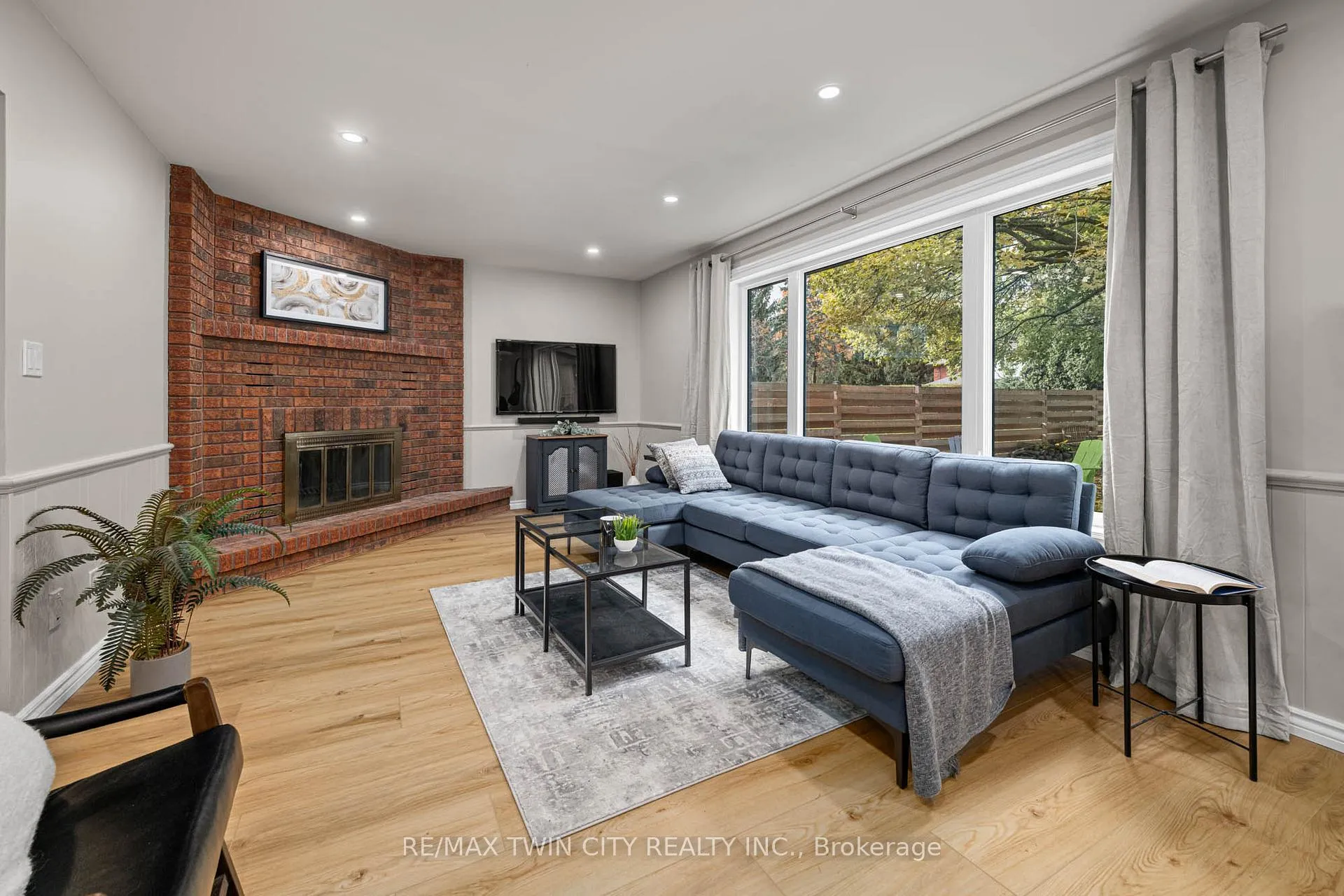 Photo 14 of 455 Winchester Drive, Waterloo — HOMEH