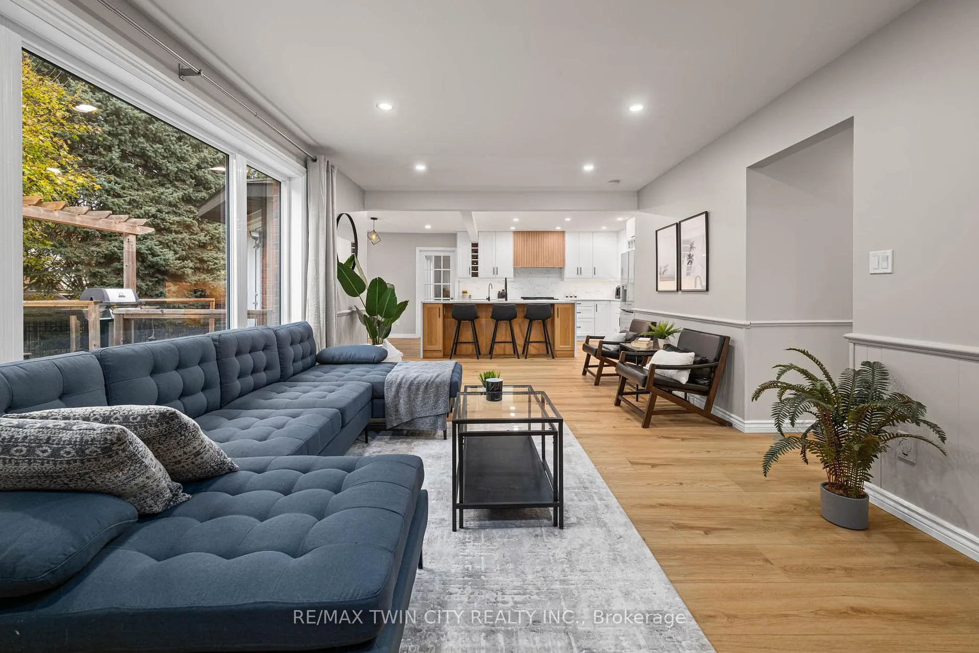 Photo 15 of 455 Winchester Drive, Waterloo — HOMEH