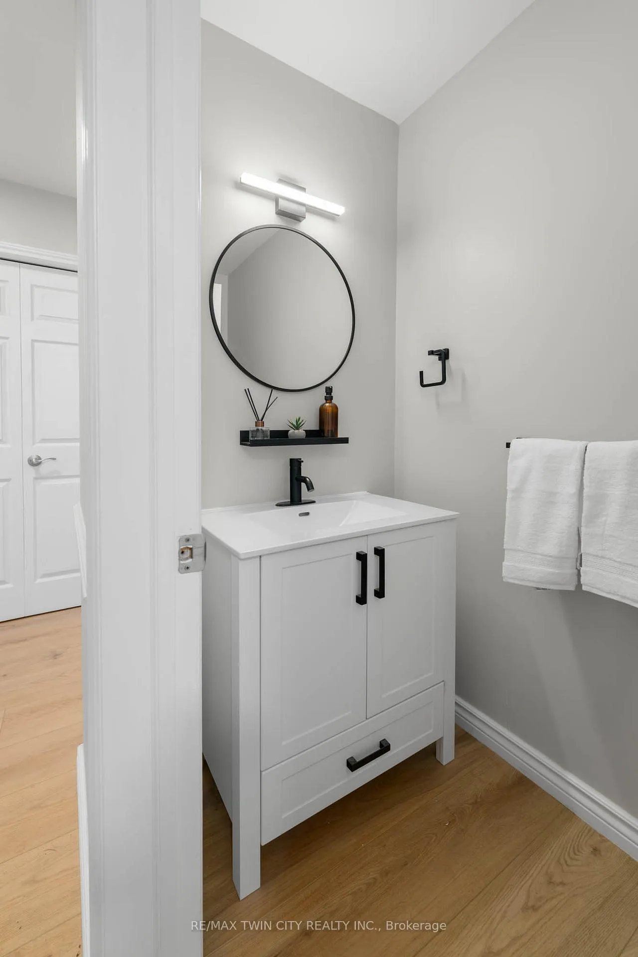Photo 17 of 455 Winchester Drive, Waterloo — HOMEH