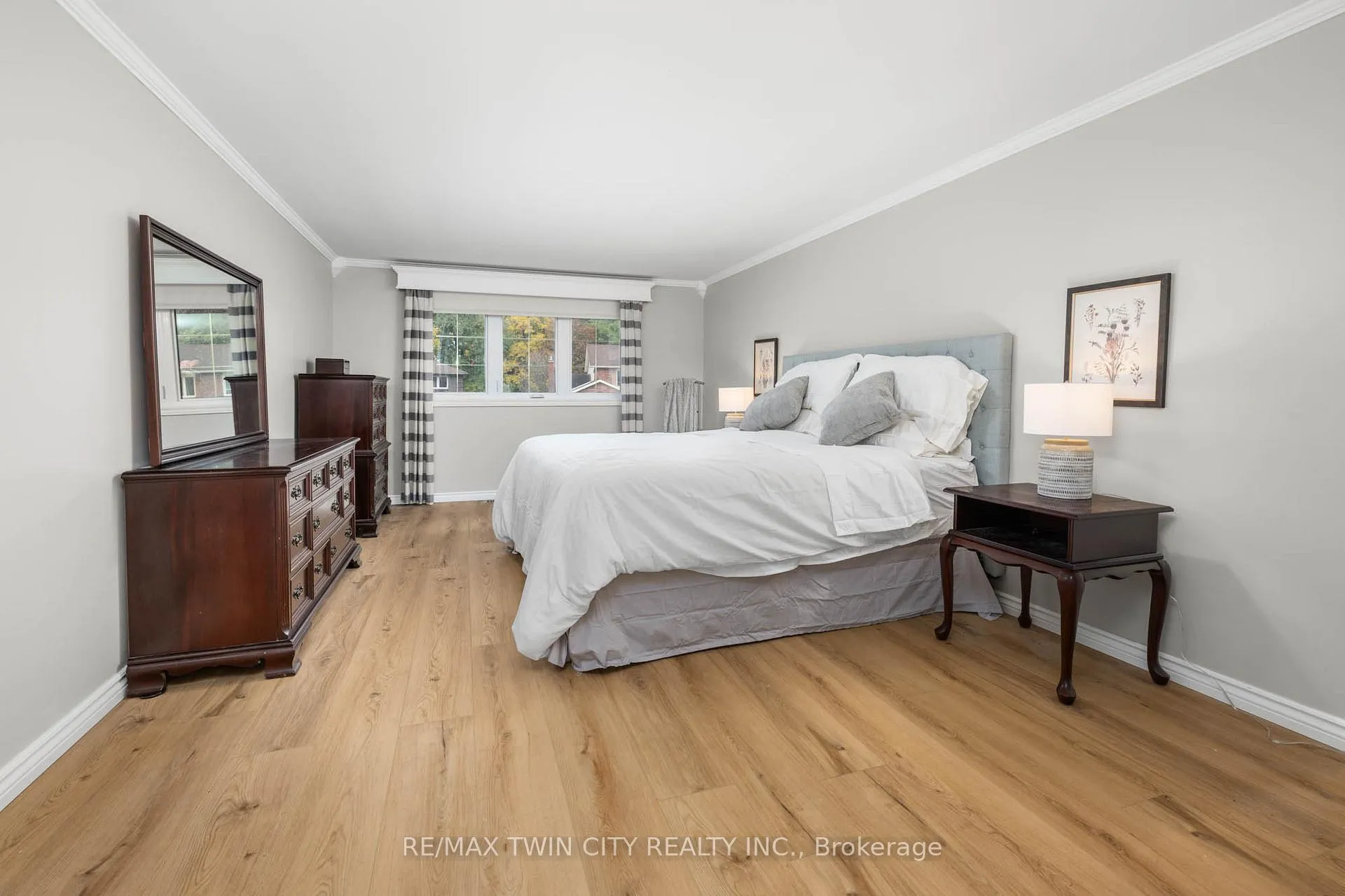 Photo 20 of 455 Winchester Drive, Waterloo — HOMEH