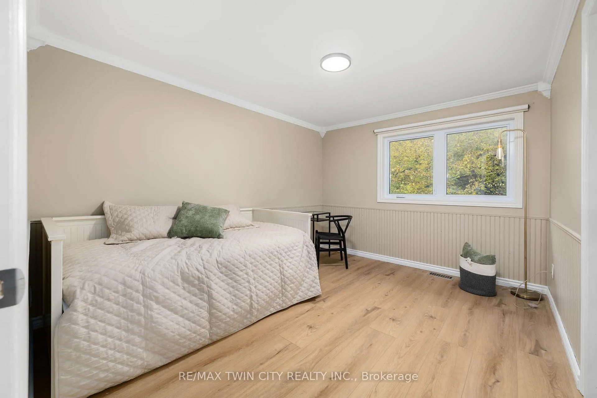 Photo 24 of 455 Winchester Drive, Waterloo — HOMEH