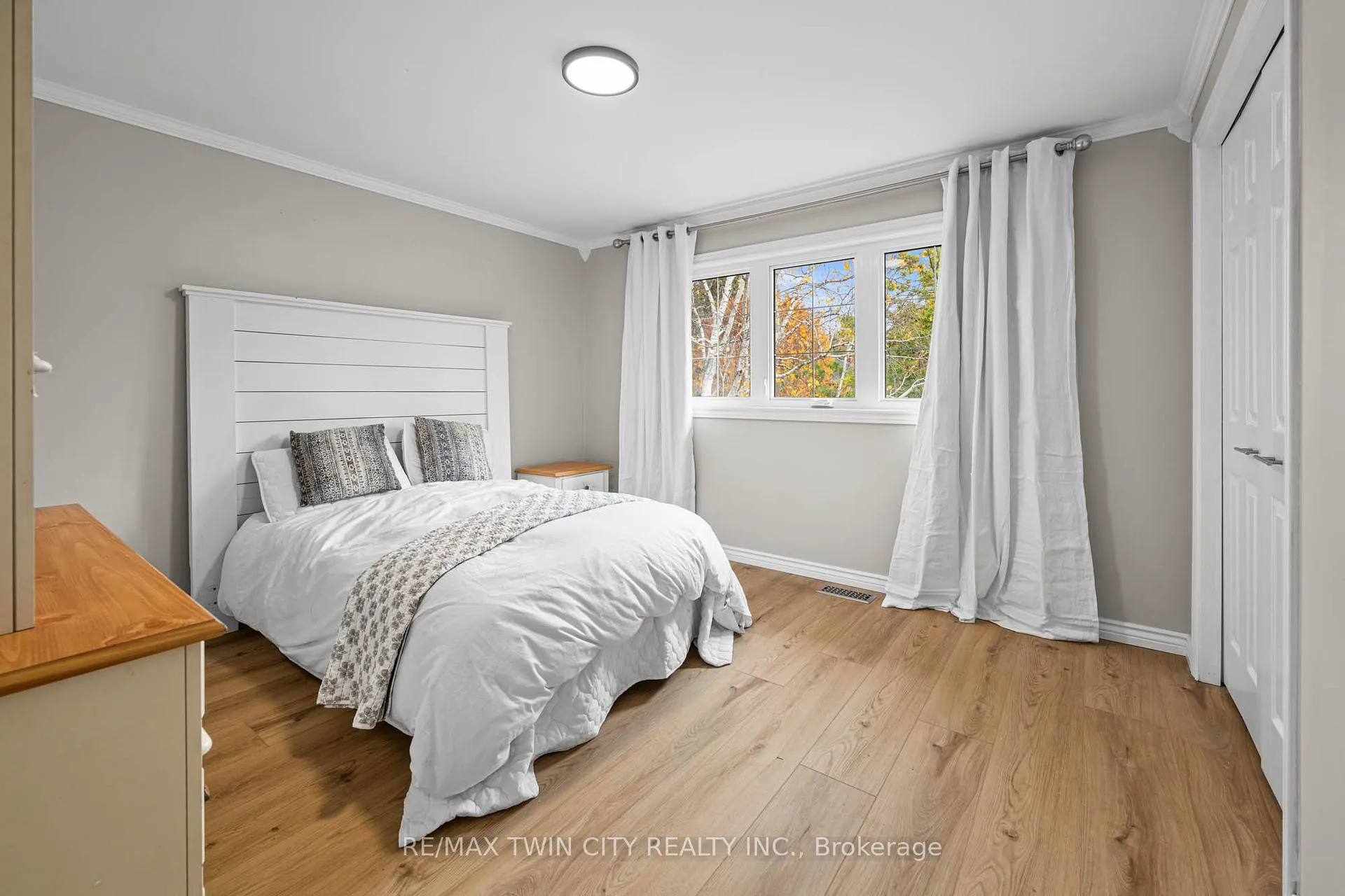 Photo 26 of 455 Winchester Drive, Waterloo — HOMEH