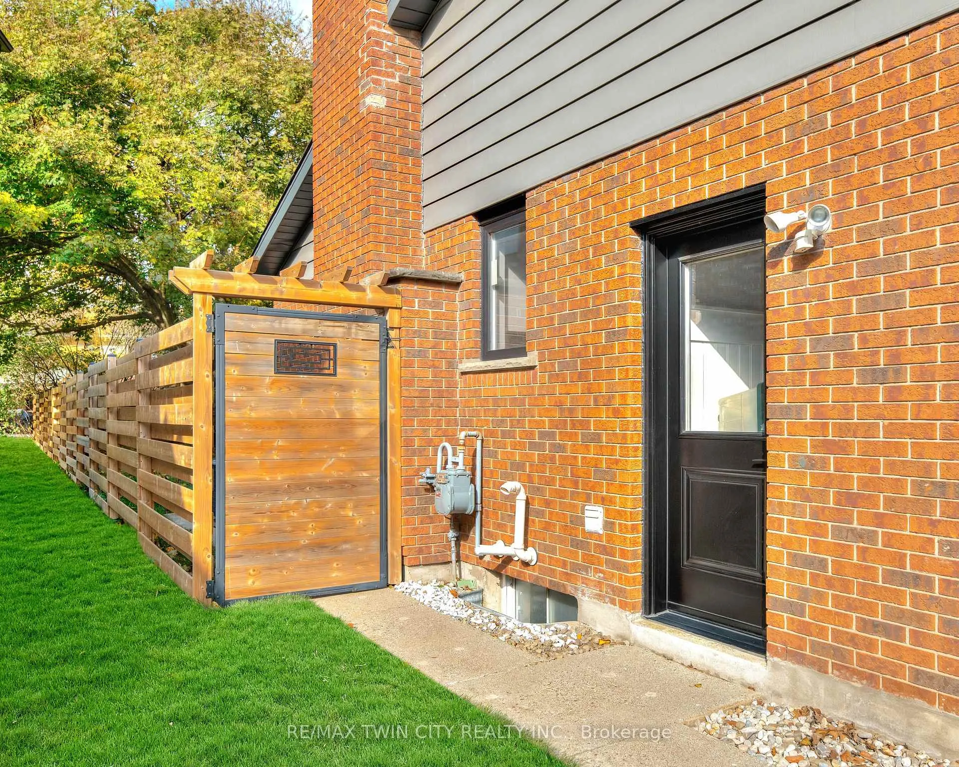 Photo 35 of 455 Winchester Drive, Waterloo — HOMEH