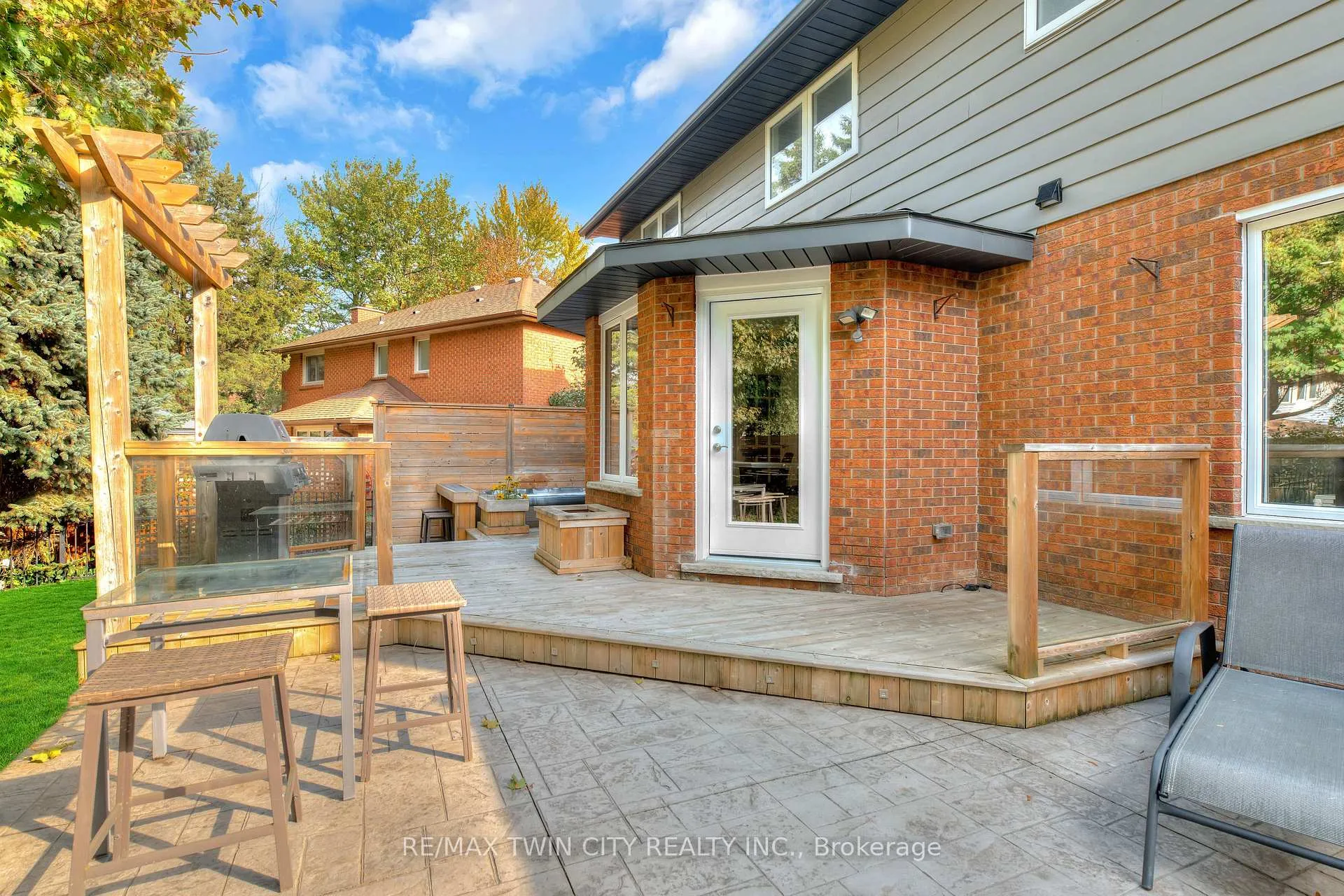 Photo 39 of 455 Winchester Drive, Waterloo — HOMEH