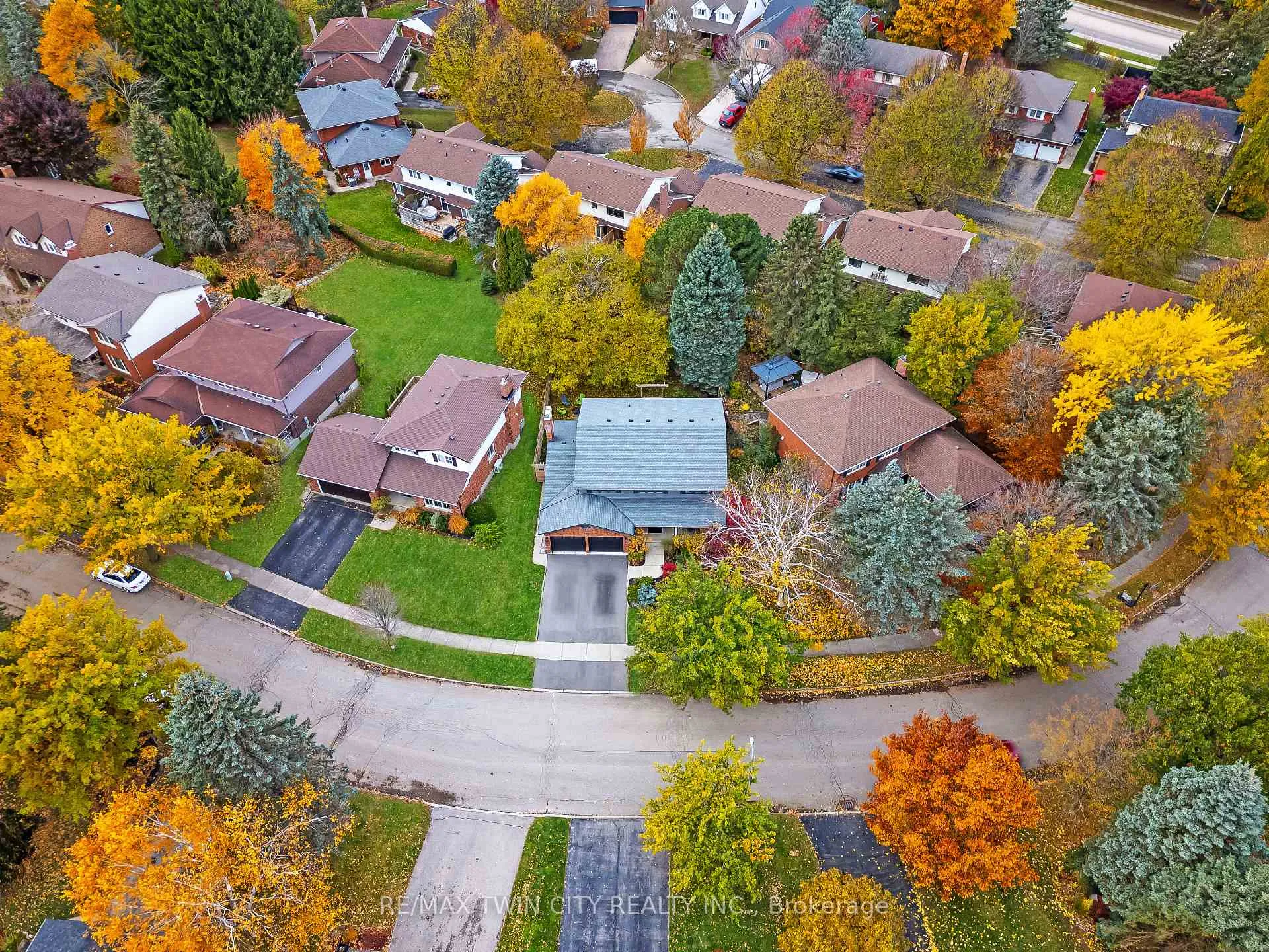 Photo 48 of 455 Winchester Drive, Waterloo — HOMEH