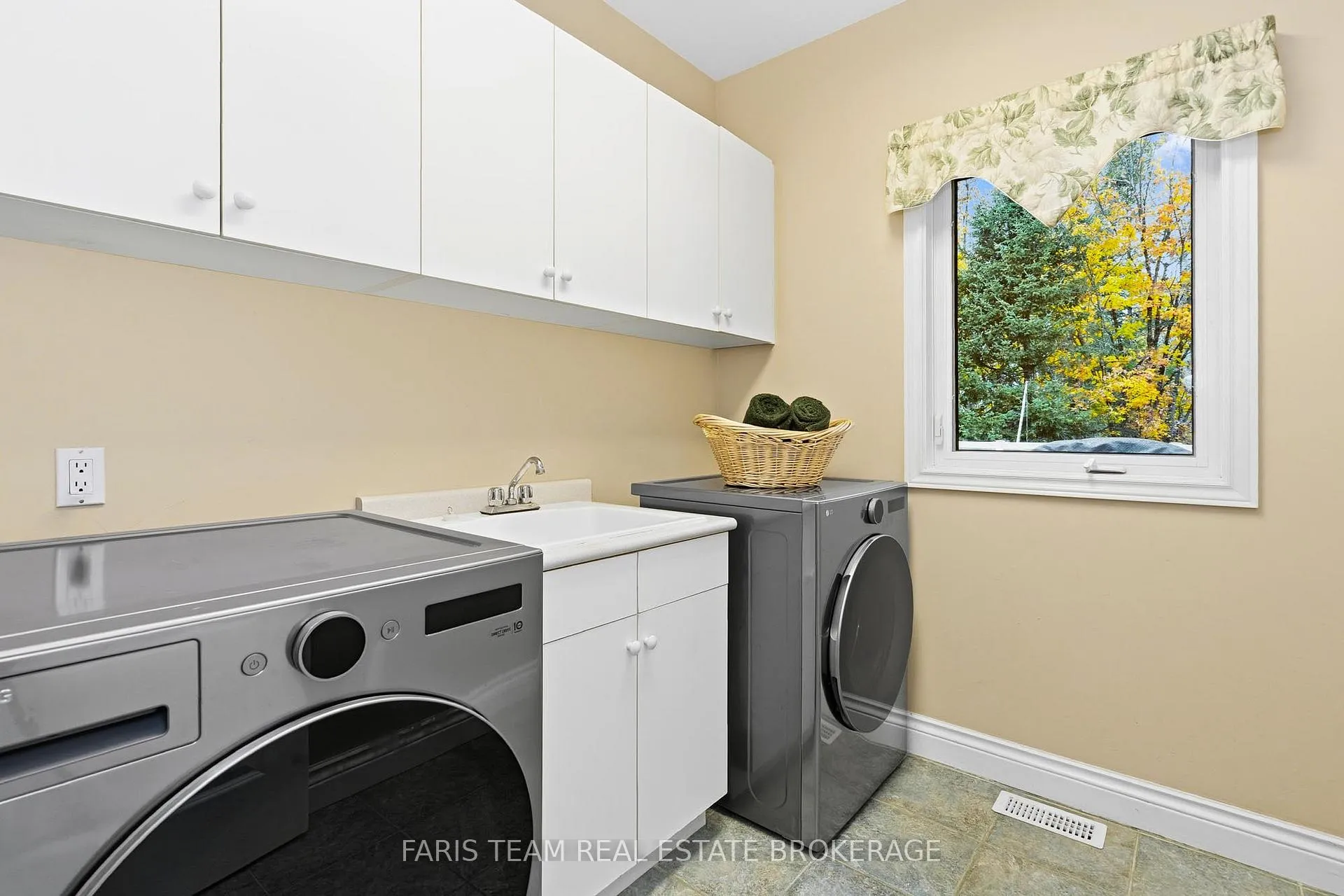 Photo 23 of 41 Paddy Dunn's Circle, Springwater, Midhurst — HOMEH
