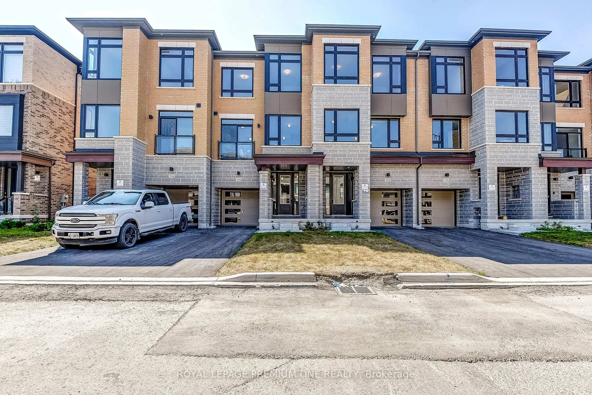 Front of 220 Tennant Circle