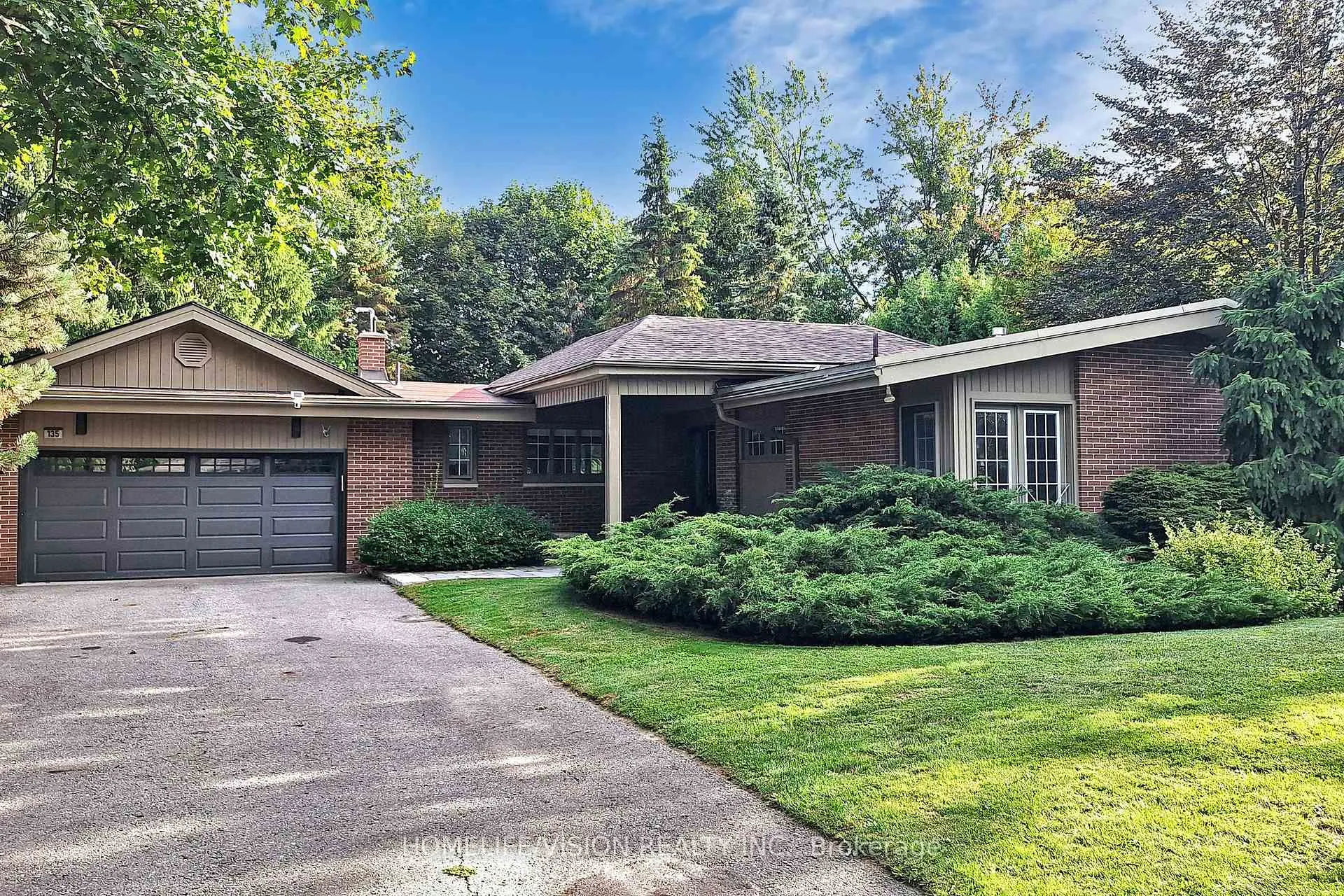 Photo 2 of 135 Patricia Drive, King, King City — HOMEH