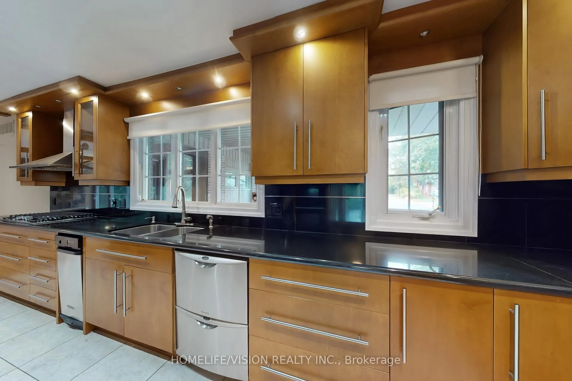 Photo 8 of 135 Patricia Drive, King, King City — HOMEH