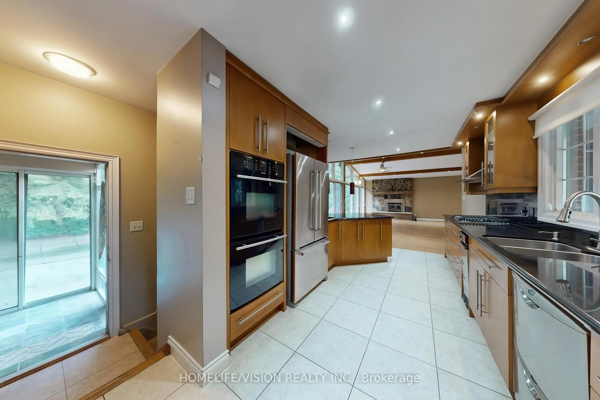 Photo 9 of 135 Patricia Drive, King, King City — HOMEH