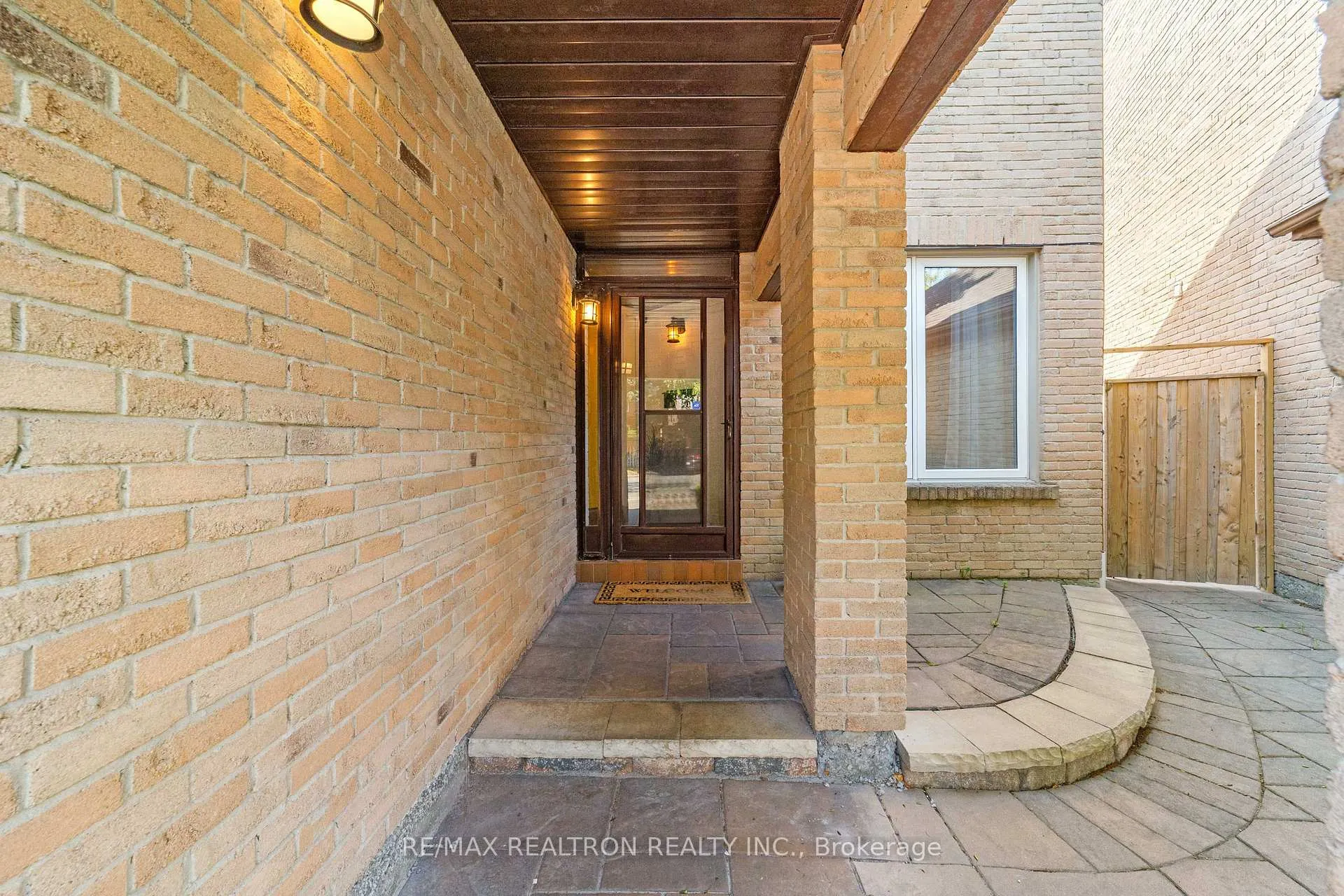 Photo 2 of 42 Peter Andrew Crescent, Vaughan, Brownridge — HOMEH