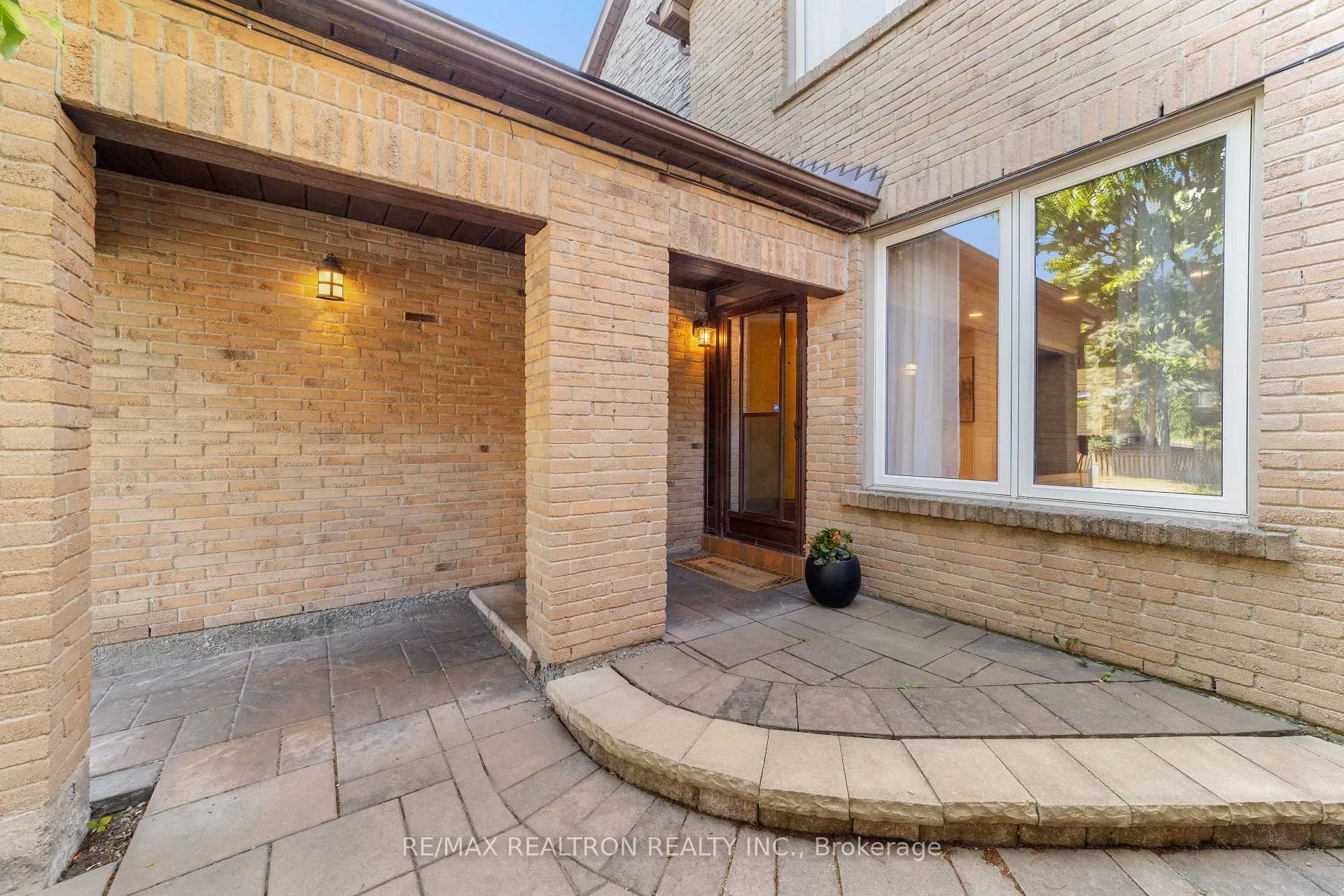 Photo 3 of 42 Peter Andrew Crescent, Vaughan, Brownridge — HOMEH