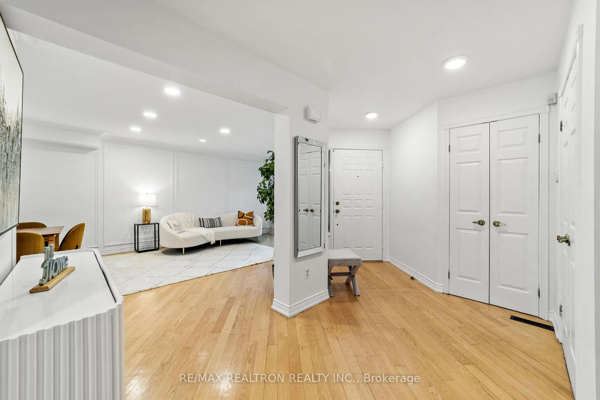 Photo 5 of 42 Peter Andrew Crescent, Vaughan, Brownridge — HOMEH